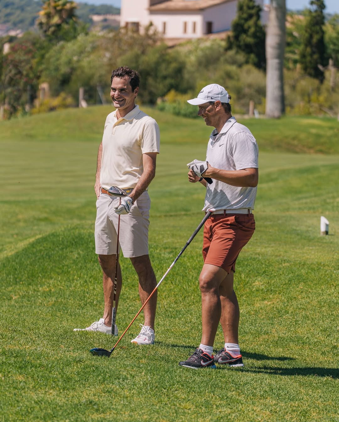 「費納」在高球場上合體,讓球迷又驚又喜。(翻攝rogerfederer IG)