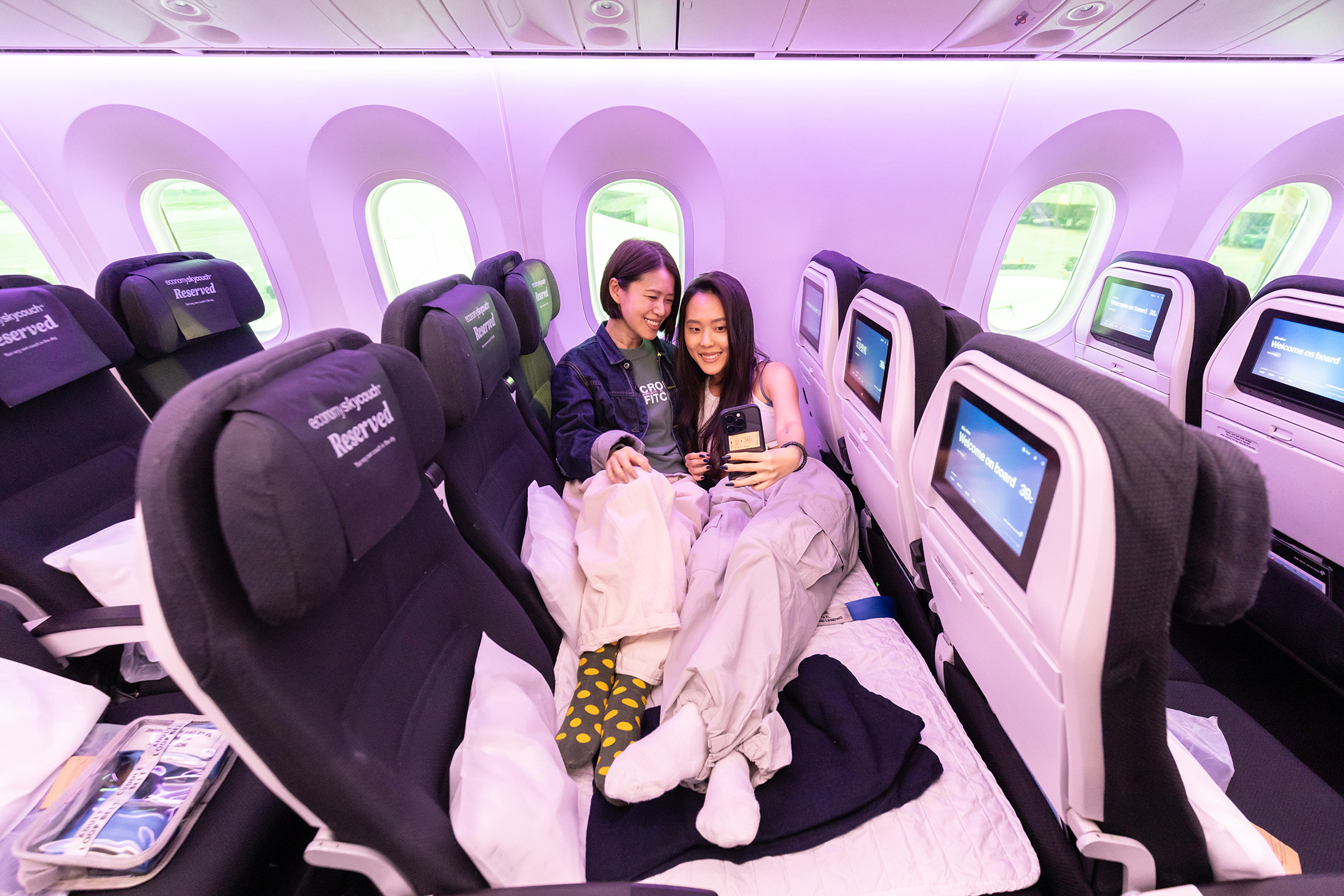 紐西蘭航空針對機上座艙擁有源源不絕的創意，包括在經濟艙開發出全球獨創的「空中沙發（Skycouch）」。