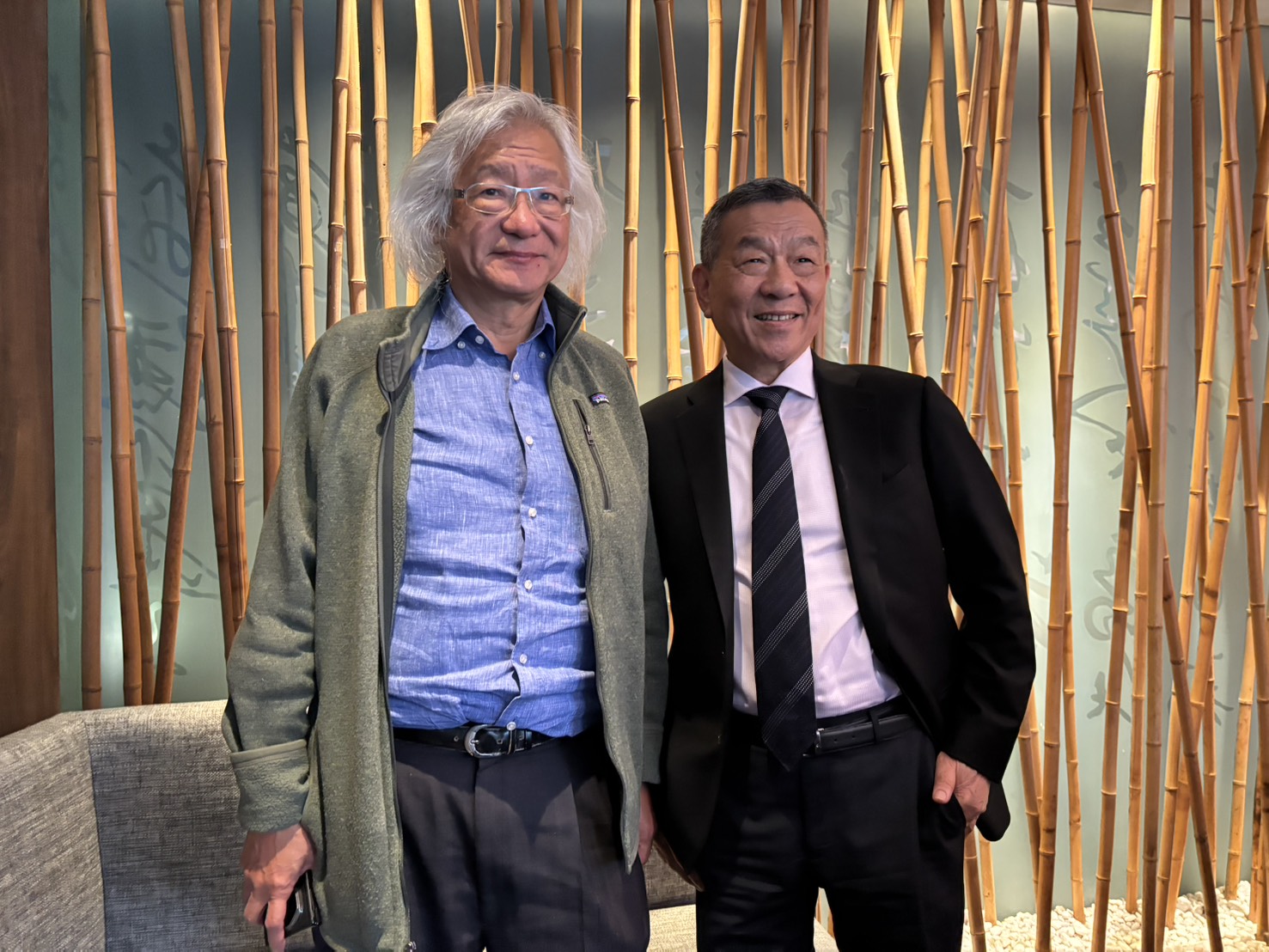 亞通利大能源近年在菲律賓市場透過與當地財團合作，在訂單方面取得相當不錯的成績。左起總經理龔誠山、董事長呂元瑞。