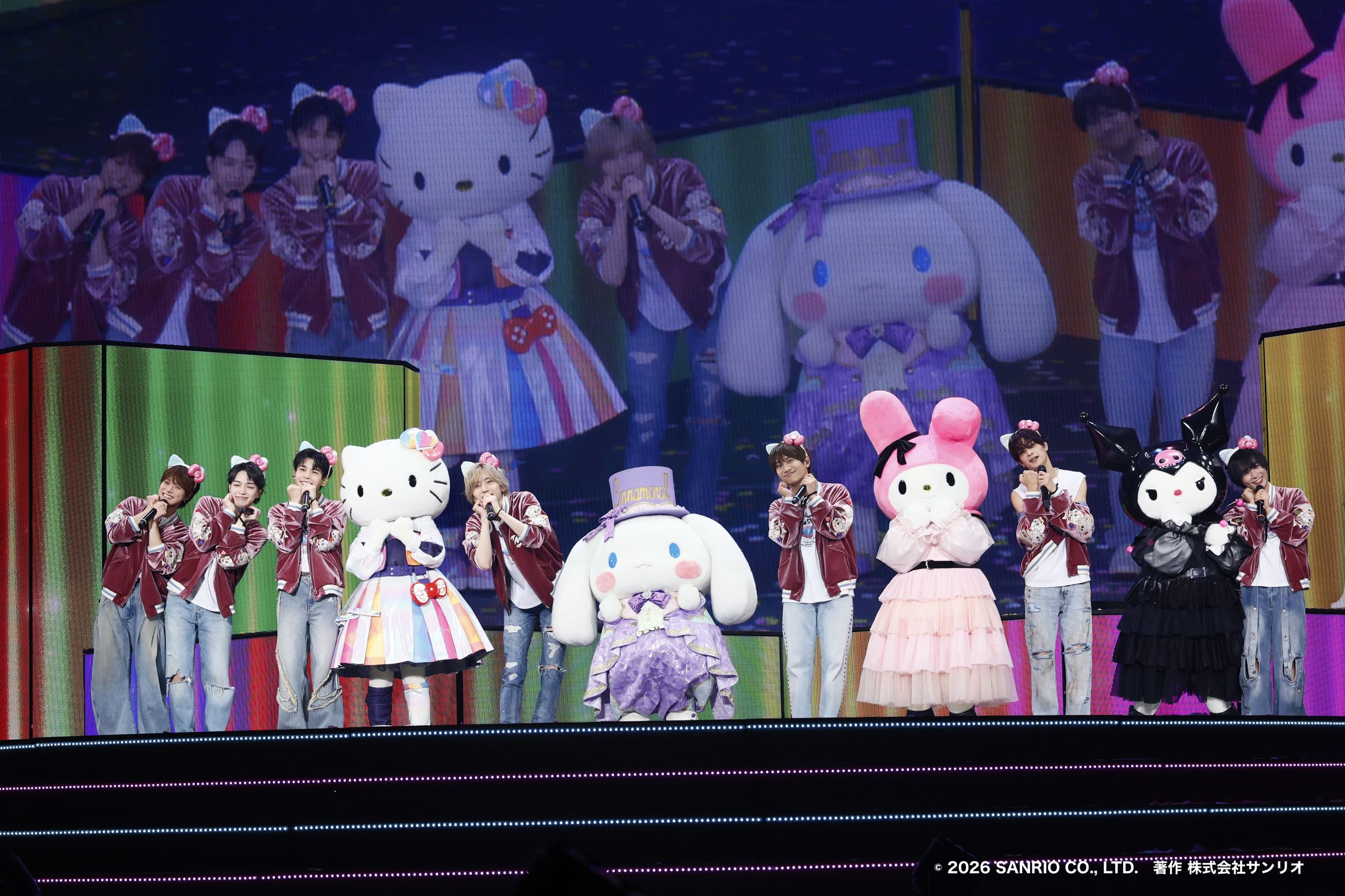 Hello Kitty、大耳狗喜拿、美樂蒂及酷洛米驚喜登台，與浪花男子同台熱舞。（大鴻藝術提供）