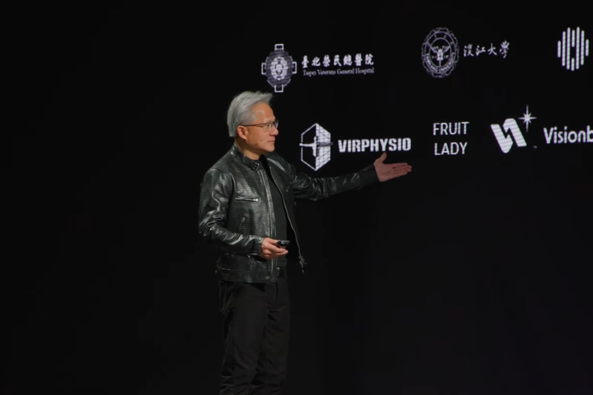 這份被網友戲稱為「台灣美食天團」的名單，全都是黃仁勳近年訪台時公開造訪過的愛店。（翻攝自輝達YT）
