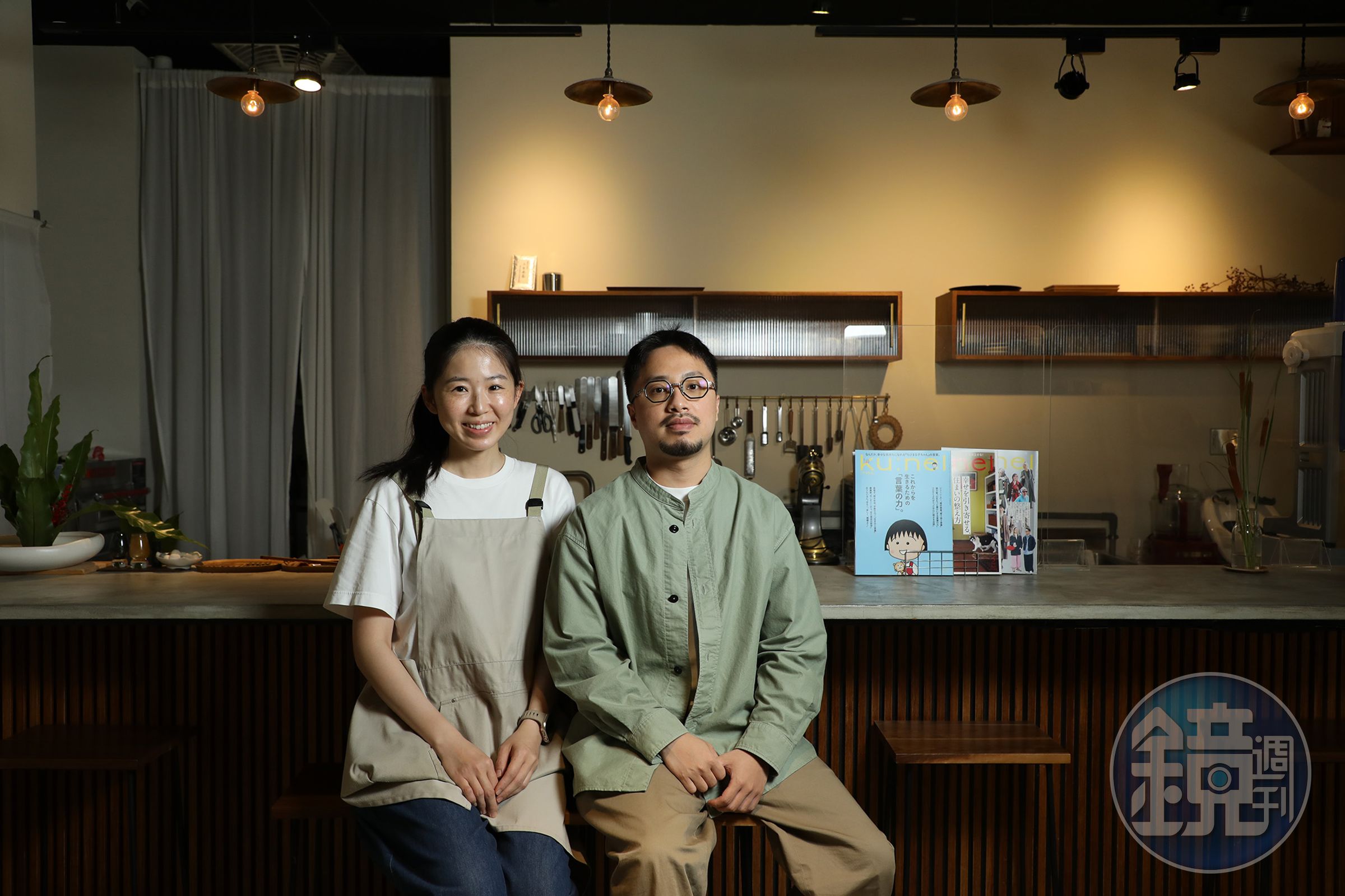 老闆吳俊彥（右）與太太李預瑩（左）攜手經營冰店，將法式甜點技術轉化為刨冰創作。
