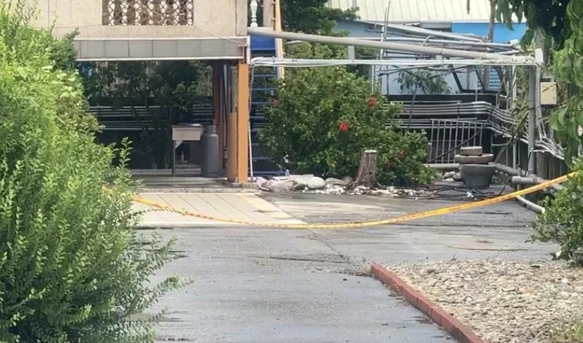 國內稀有金屬回收冶煉龍頭「京沅鎢鈷資源股份有限公司」黃姓董座,被發現手腳遭綑綁、倒臥於家中客廳,頭部與全身受重創失血過多死亡。(翻攝畫面)