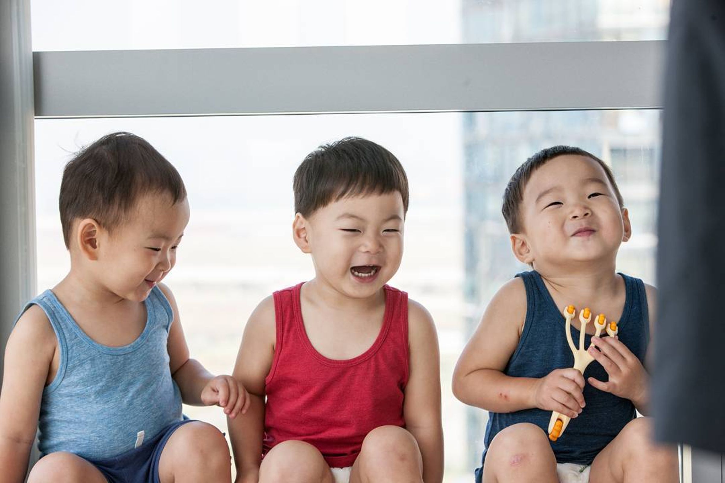 對比上《我的超人爸爸》時的肉肉可愛身影,三胞胎已從幼兒暴風成長成青蔥少年。(宋一國IG)