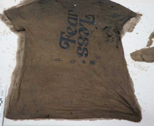 吉隆坡機場路邊驚見無名女屍，腐爛到剩頭骨。（翻攝《中國報》）