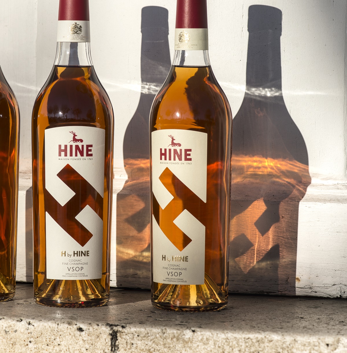 「HINE H by Hine VSOP Fine Champagne cognac御鹿VSOP」以產自大小香檳區的20多種生命之水調配而成,平均陳年4年以上。(1,580元/瓶,御鹿干邑提供)