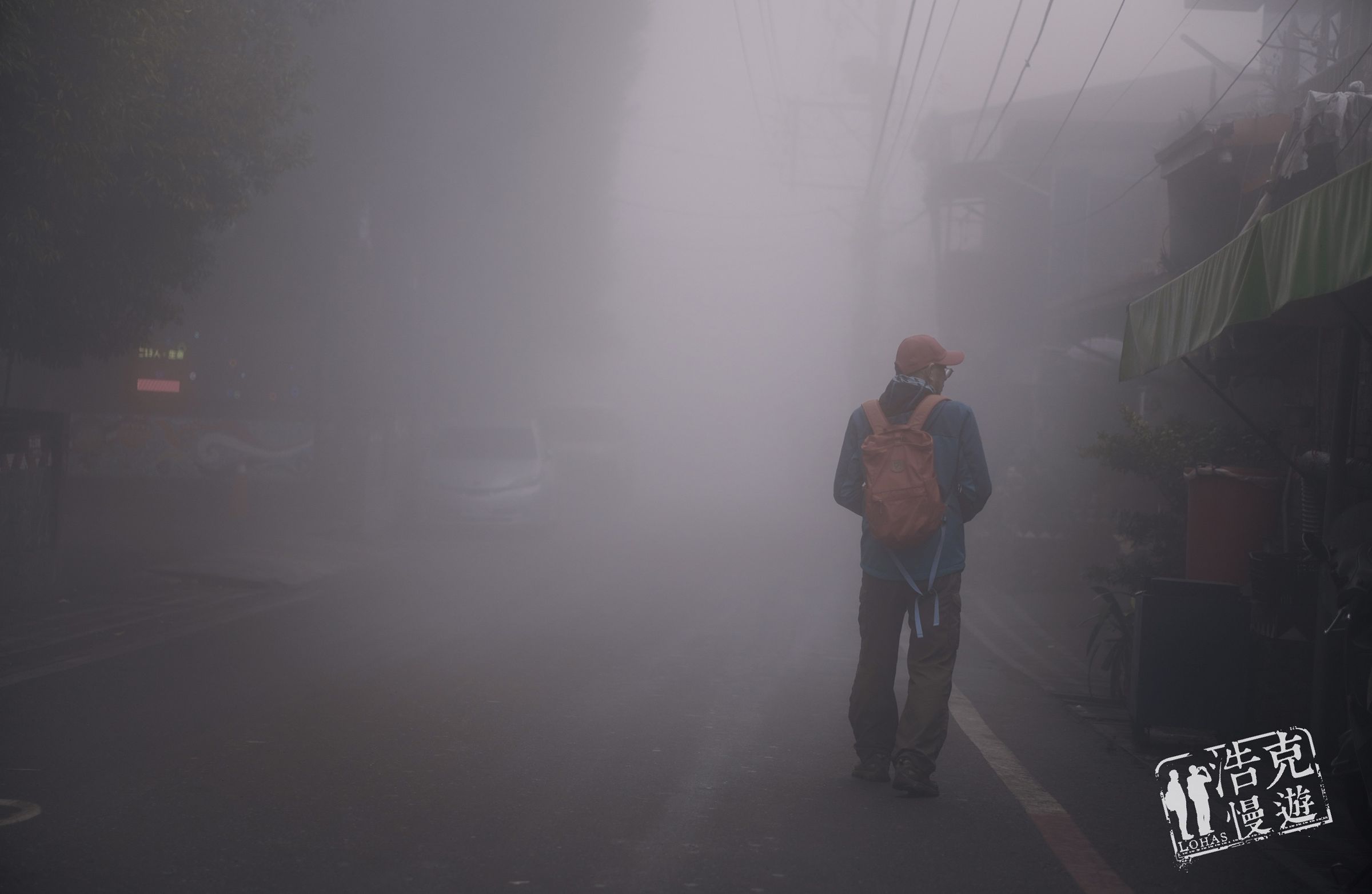 《浩克慢遊7》在南投信義鄉取景遇寒流和濃霧,過程讓劉克襄感覺狼狽。(公視提供)