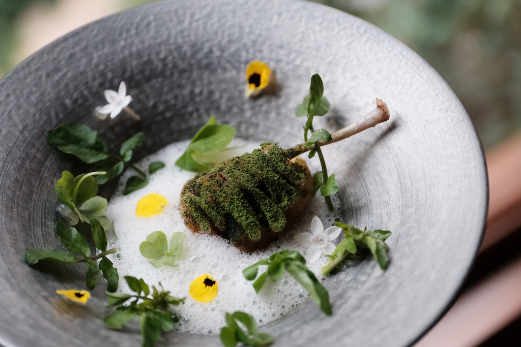 「enPure 瀞」以法式Fine Dining結合冉冉茶式精選茶飲，將兩類以「風味」為主角的元素完美融合。（enPure 瀞提供）