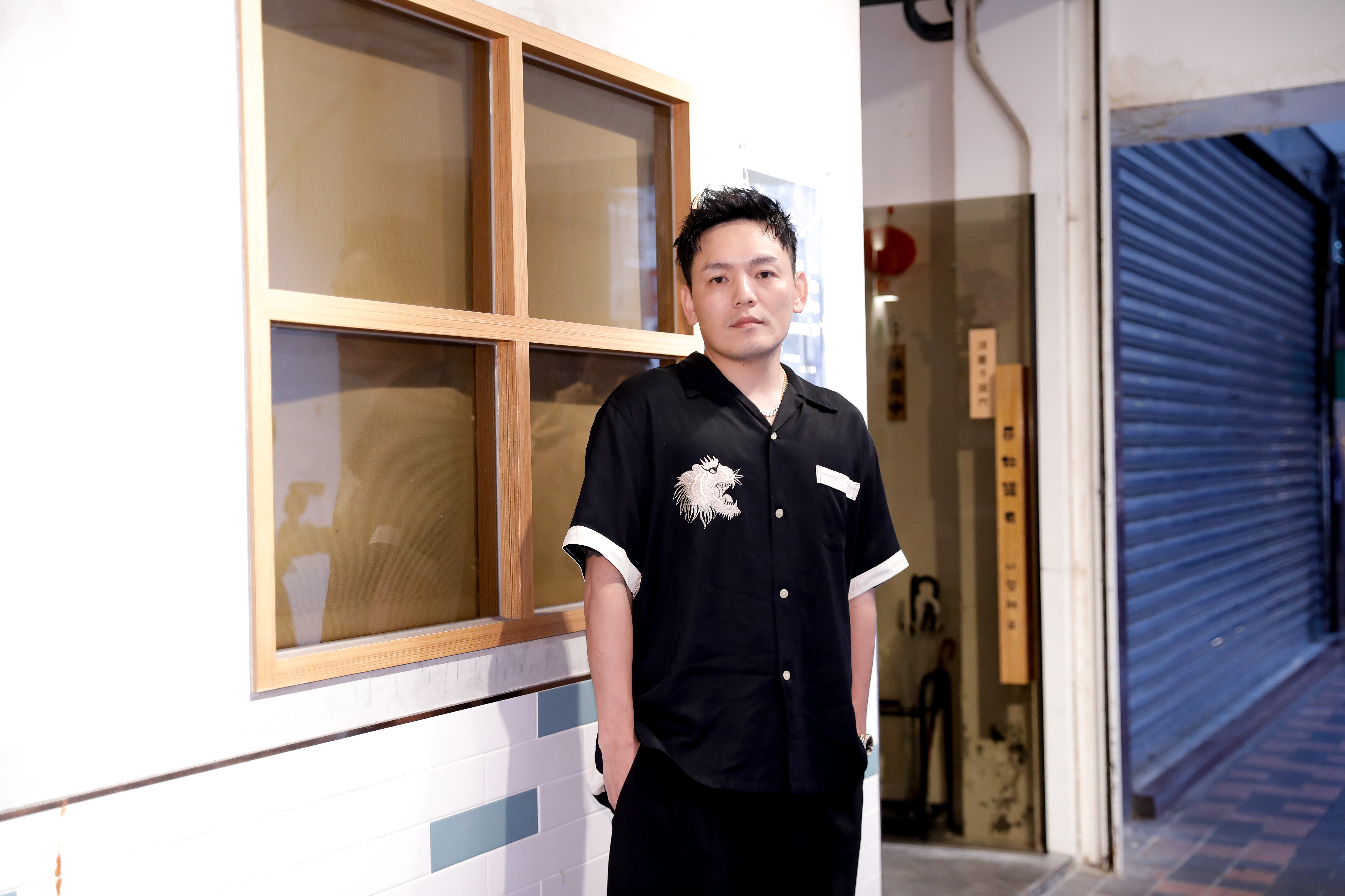 春風坦言想扭轉外界對他的刻板印象，在拒絕3次後接拍《白衣蒼狗》，入圍本屆金馬男配角。