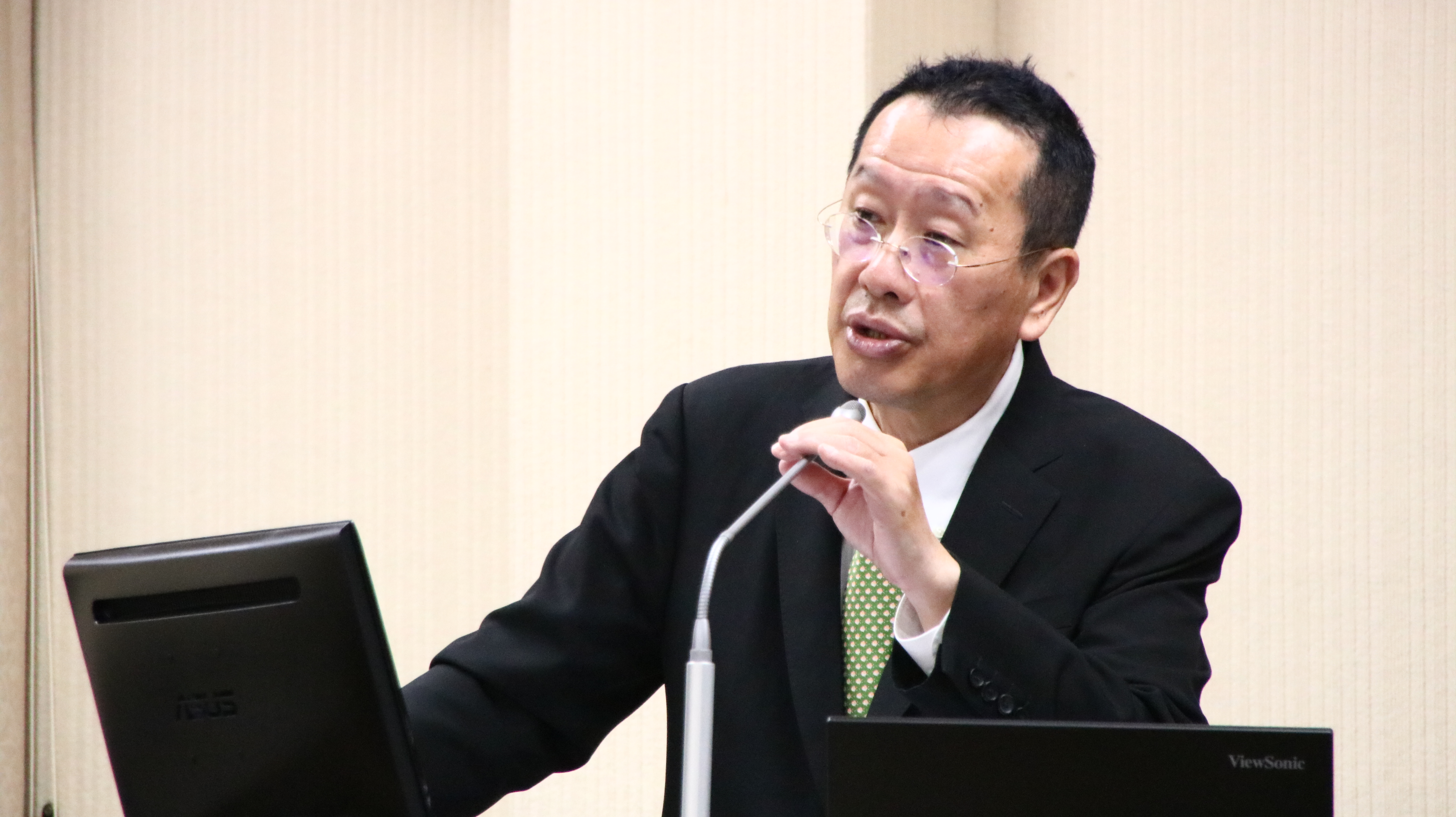 國防部長顧立雄允諾將強化應處措施。（洪申翰辦公室提供）