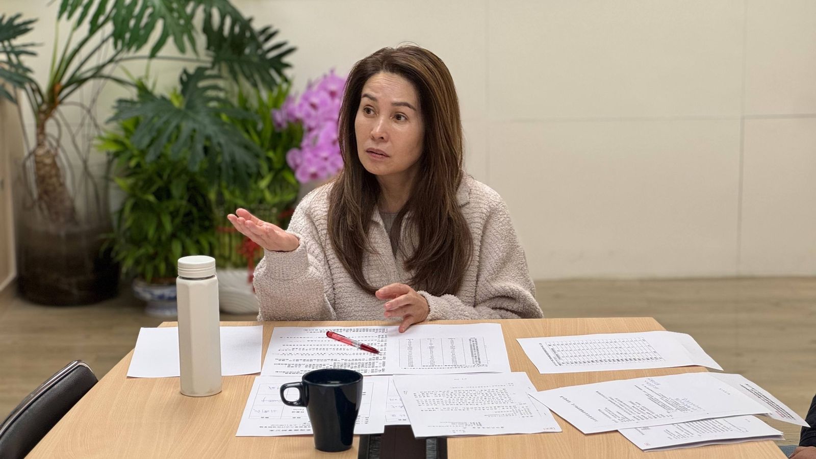 高金素梅涉3大案交保 重回立院稱「問心無愧」被問是否政治迫害不回答