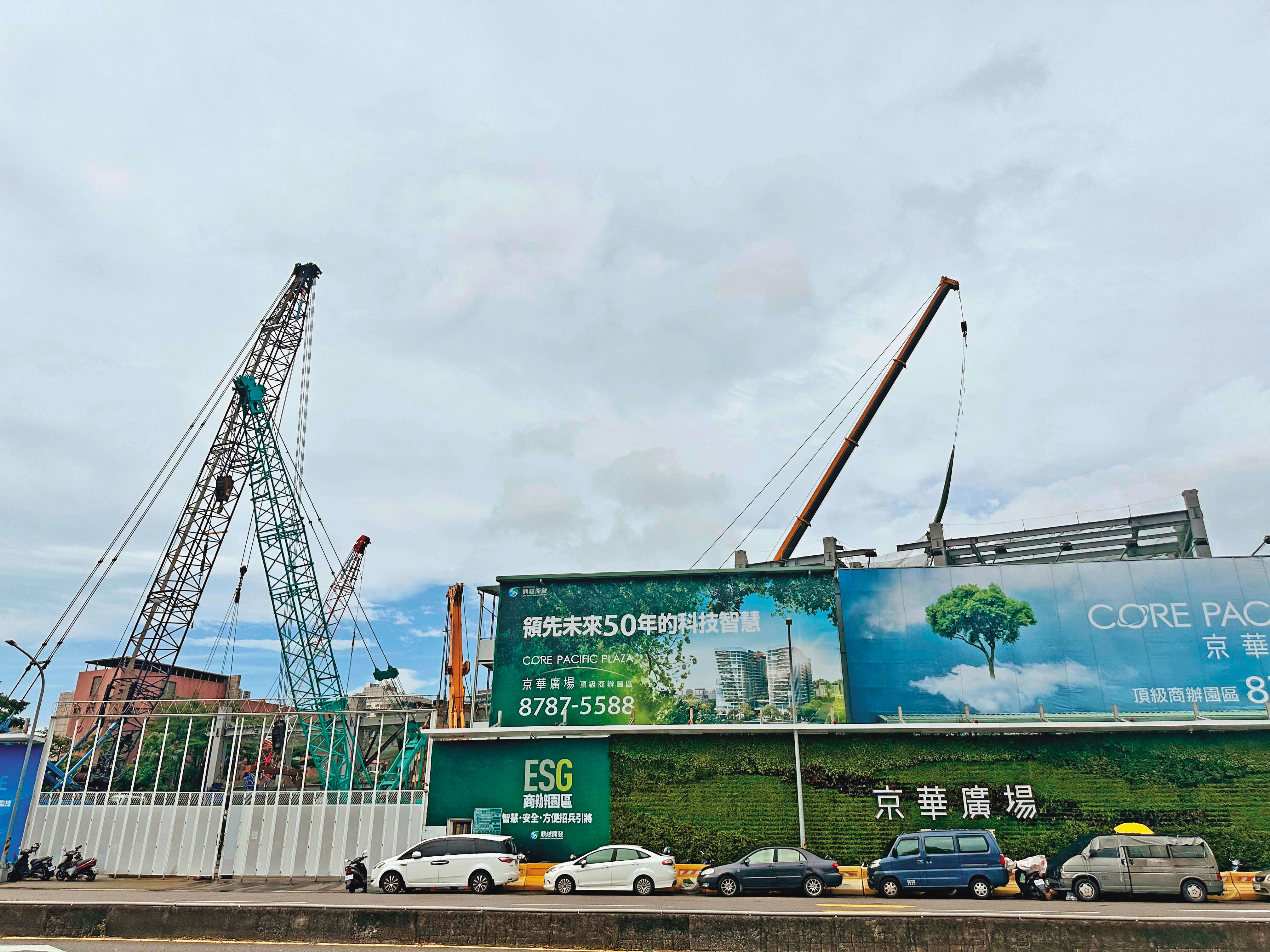 京華城土地已遭扣押,市值千億元的建案面臨停工。