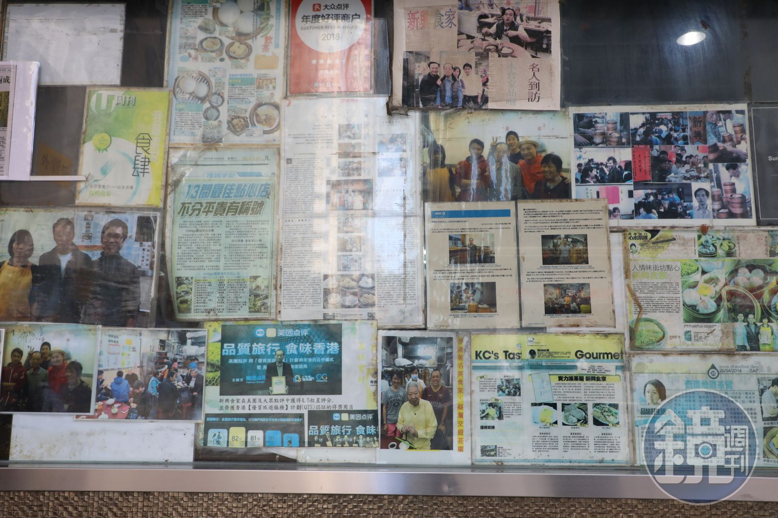 牆上貼滿關於新興食家的報導,除了藝人名人,附近香港大學的師生也是白天的主力客人之一。