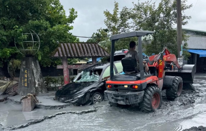 「肥弟」低調投入救援，讓家人透過新聞畫面才找到他。（翻攝自臉書／米想手作）