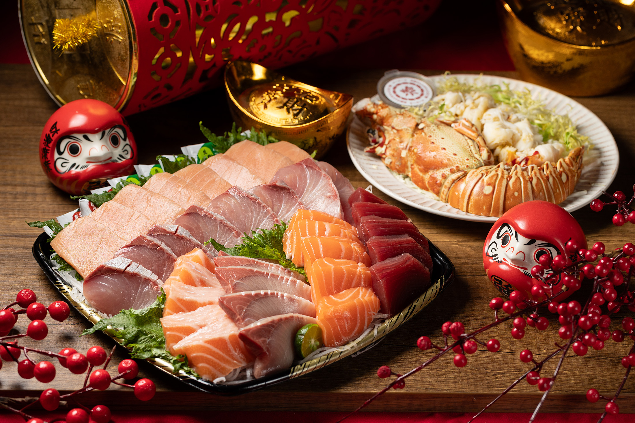 被網友冠上「台版築地市場」的阿布潘水產，供應各種現流海鮮、新鮮生魚片與豐富的熟食料理，深受在地民眾喜愛。