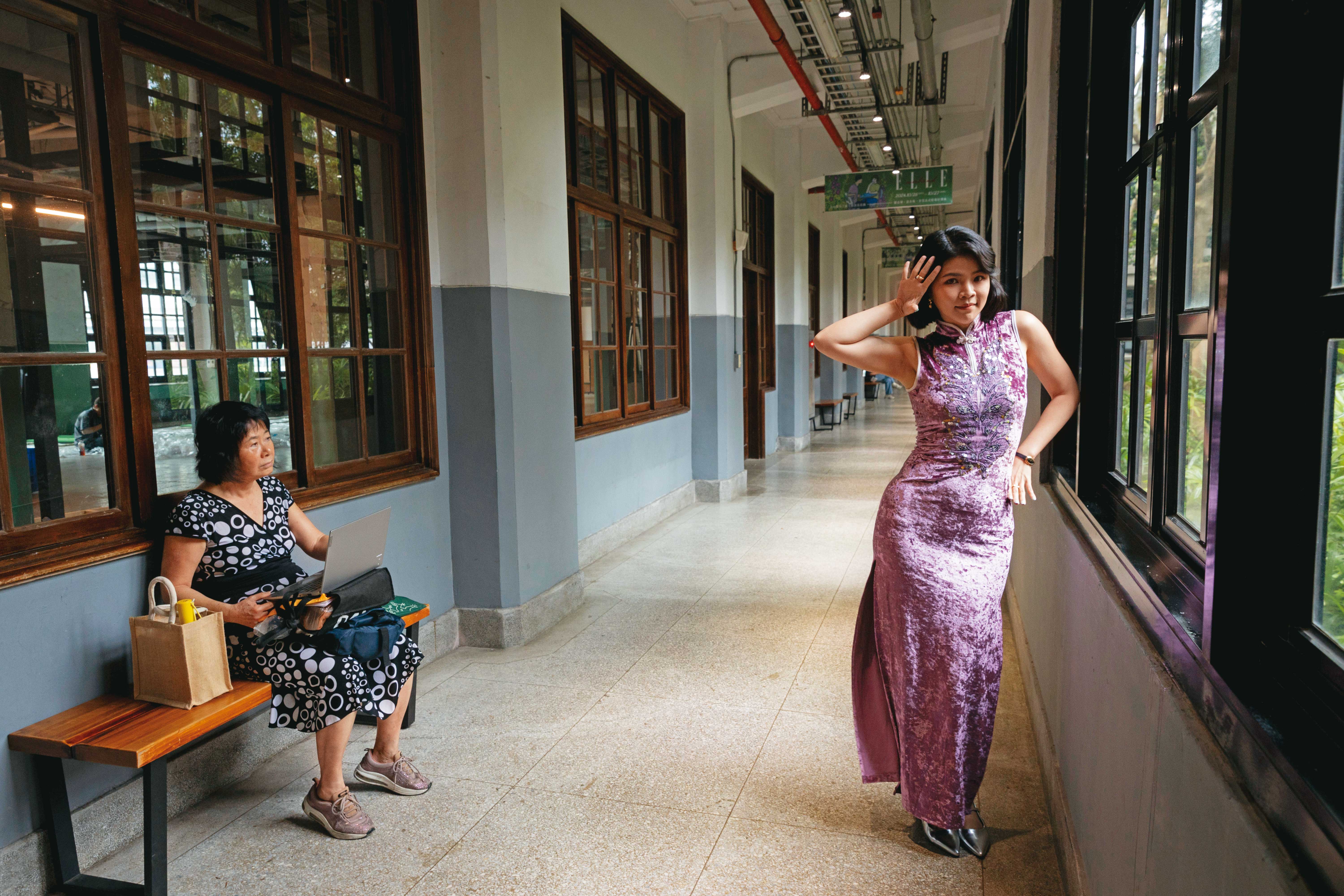 沈倢宇（右）訪問時使出渾身解數，永遠沒有辦法接受別人覺得自己無聊或安靜。