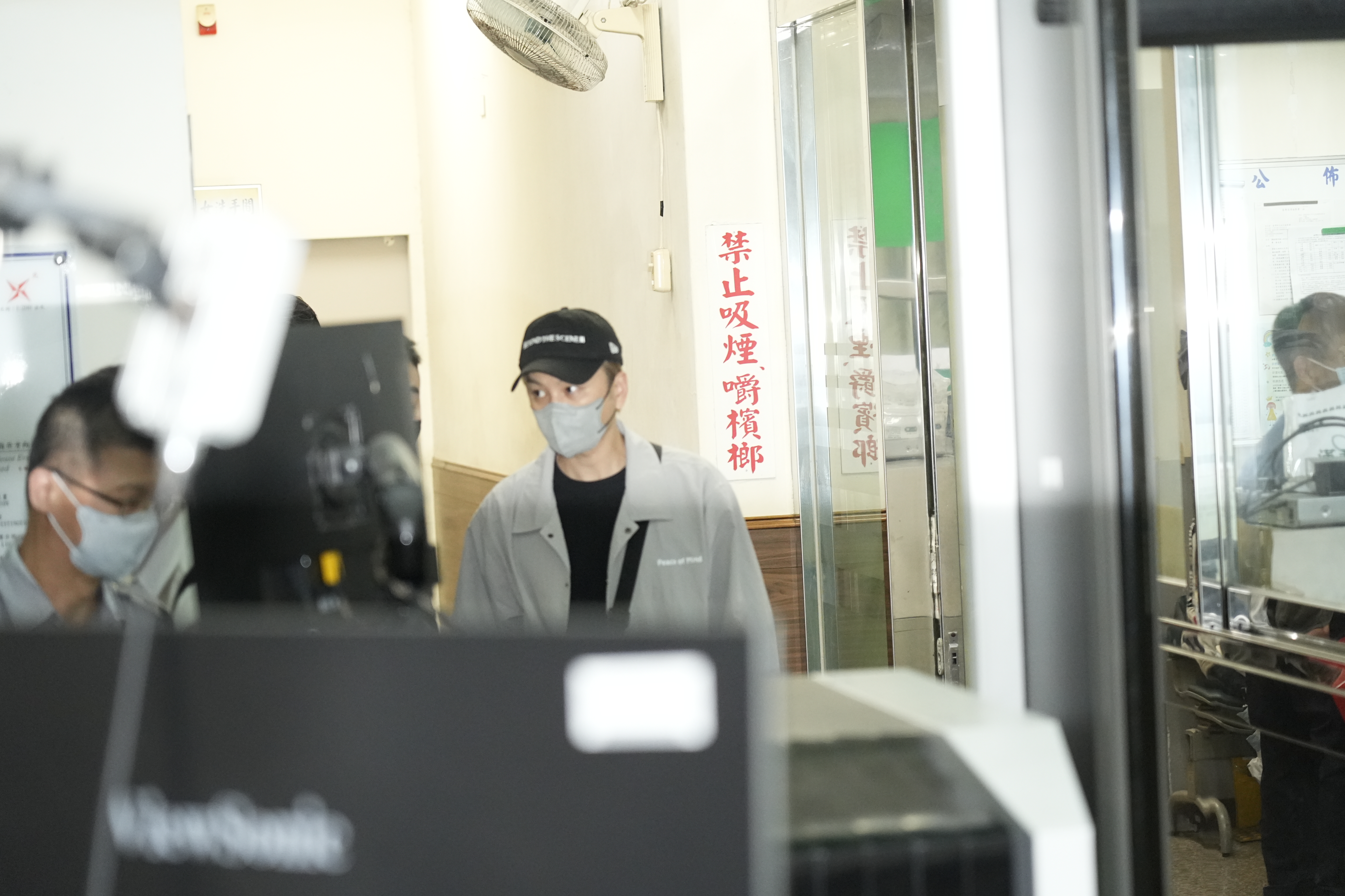 Energy書偉涉入閃兵案中，經過複訊後以50萬元交保。