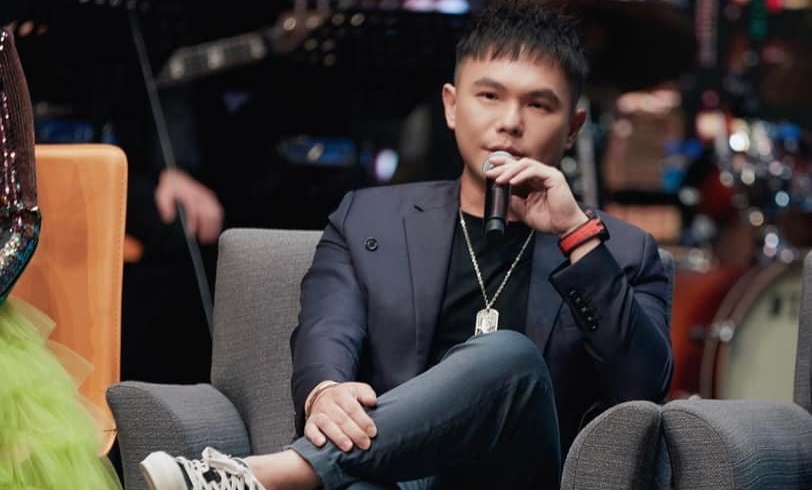 YT網紅超哥（黃伯超），20日晚因不滿網紅Toyz（劉偉健）批評他新開的日料店「醋飯難吃」，氣得出手痛毆。（翻攝自超派人生）