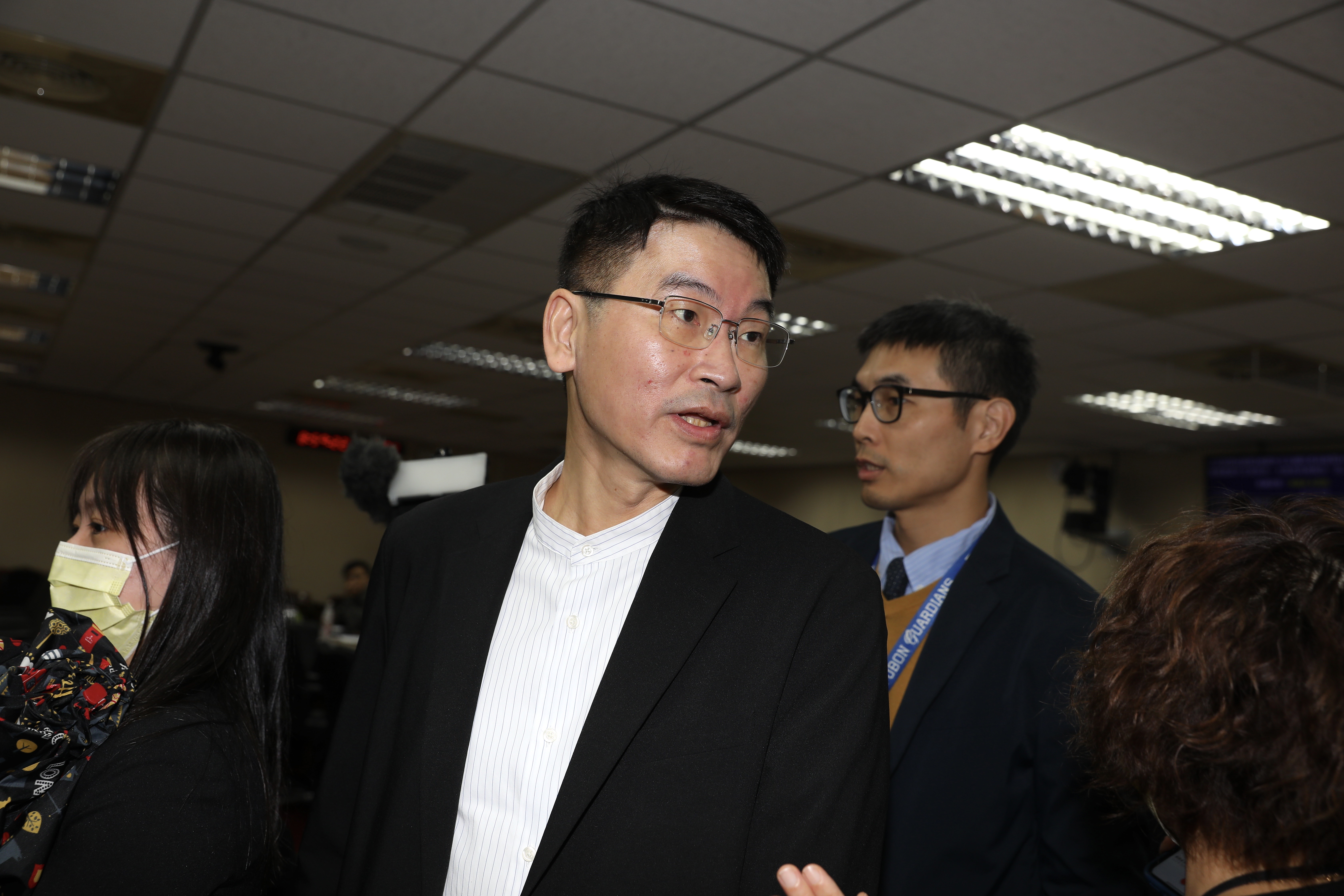 梁文傑今日指出，《國籍法》規定擔任公職絕不能是雙重國籍。