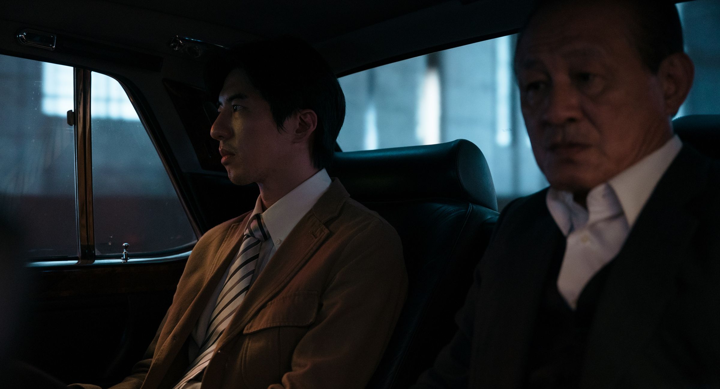 傅孟柏來探班，臨時被導演要求客串，連衣服都是影片的服裝師現場搭配，他也只有一句台詞。（華映提供）