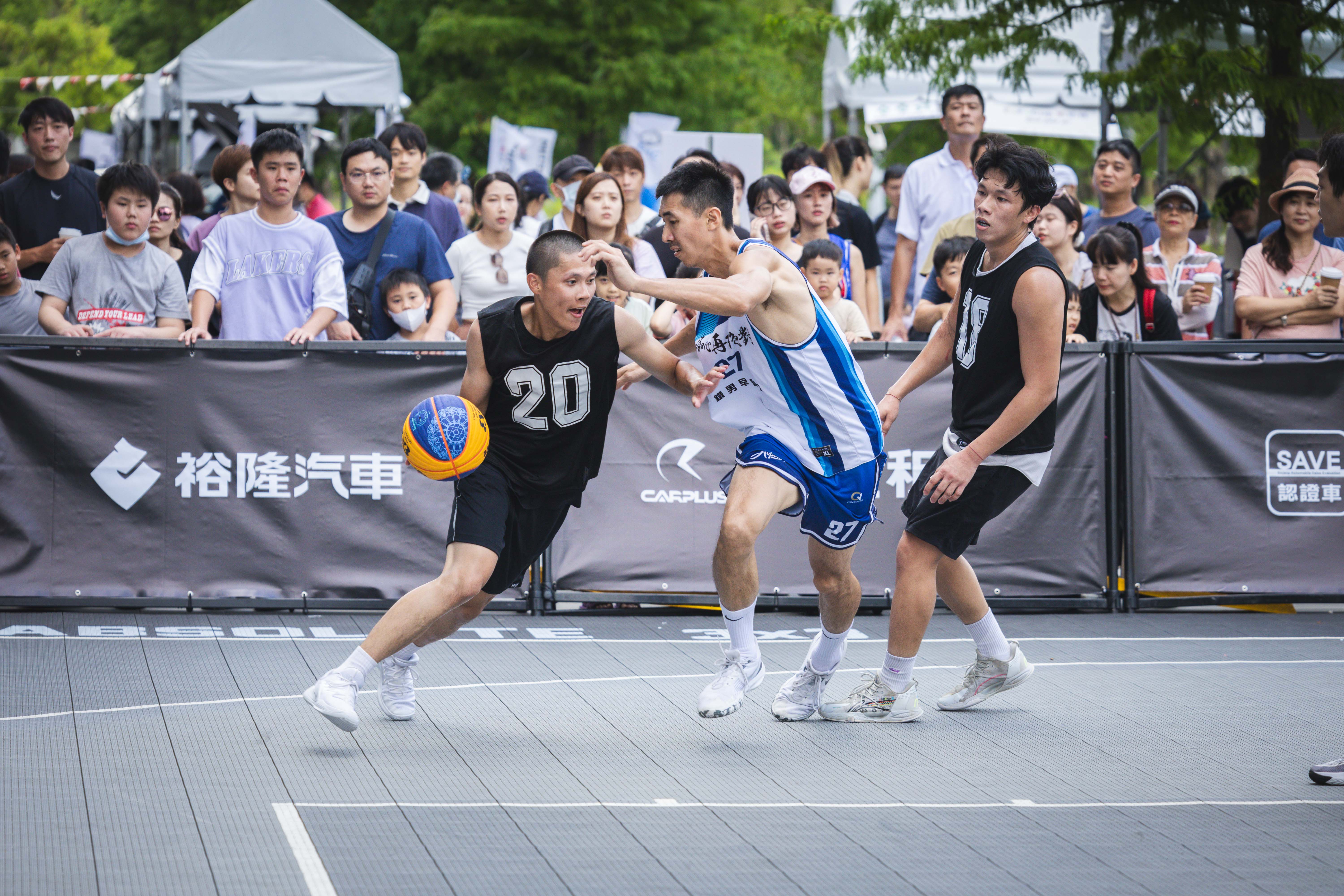 隆耀運動會三對三籃球賽熱血沸騰，吸引民眾集氣觀戰。（裕隆城提供）