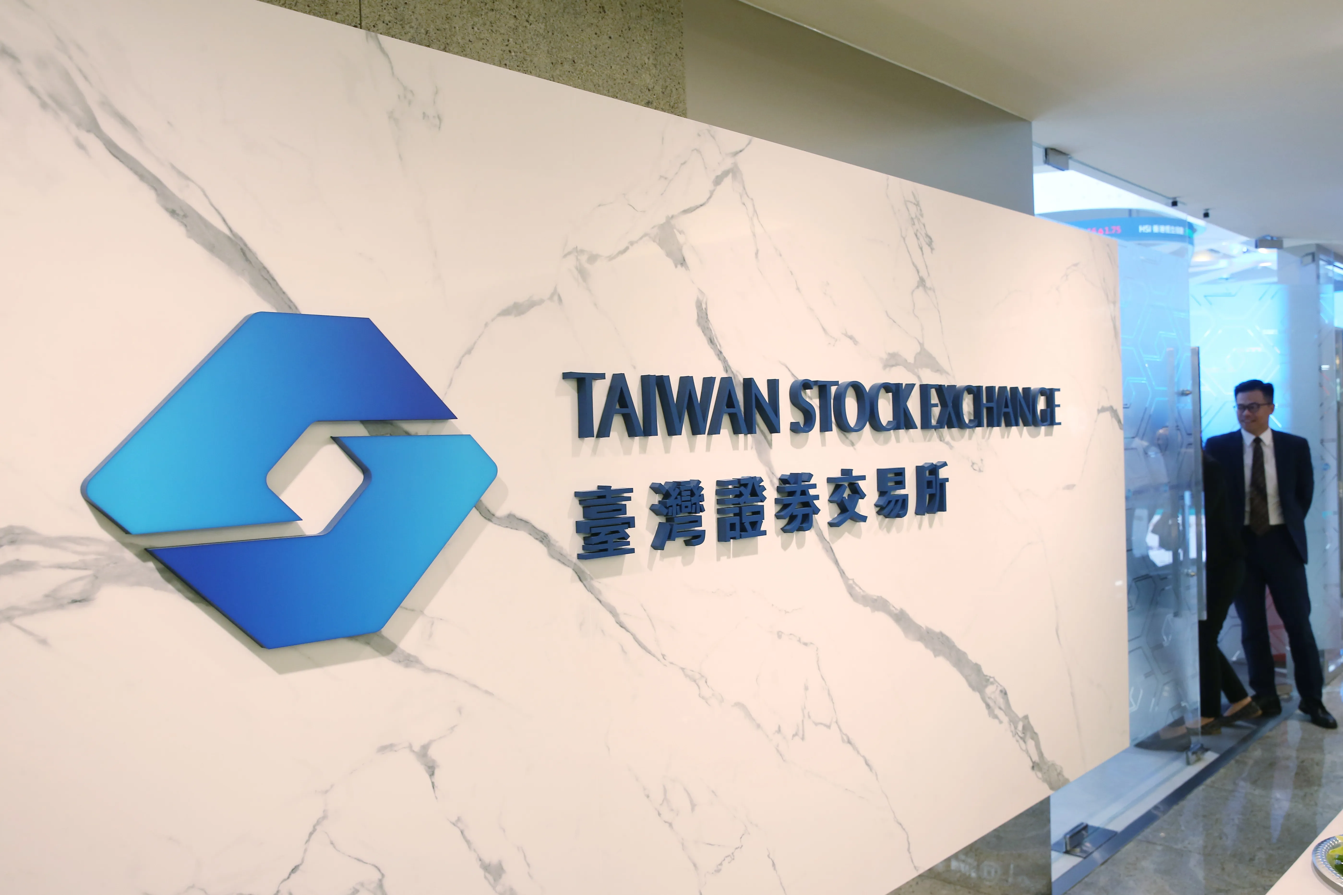 股票歷史交易可從證交所個人資料查詢系統追查；目前庫存則可透過集保相關服務確認。（圖為本刊資料照）