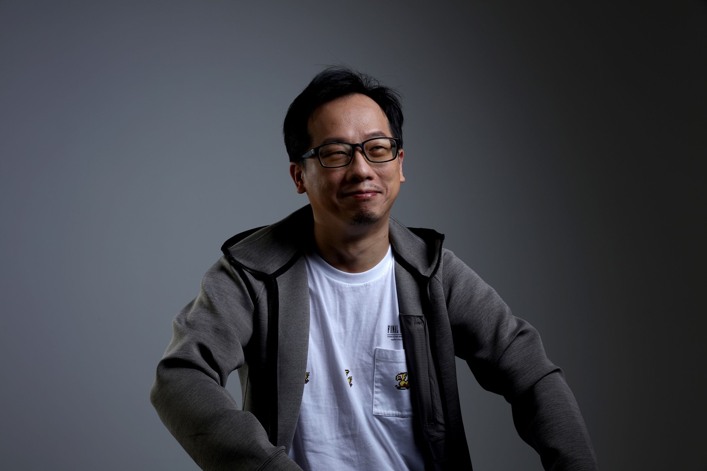 巴奈首張台語專輯《夜婆》是一張柯智豪的創作概念選，八首歌曲皆由他譜曲填詞。（錦川音樂提供）