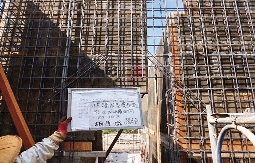 日暉渡假村二館開工後不久,建照就過期,卻仍違法施工,不受影響。(讀者提供)
