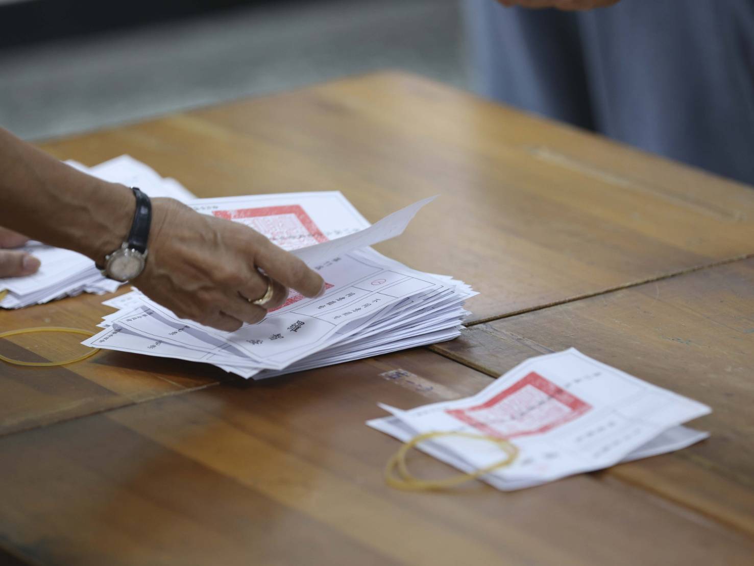 席捲全臺的大罷免昨日(7月26日)有24席藍營立法委員迎接最終投票,所有立委皆安全下莊。(鏡報劉耀勻攝)