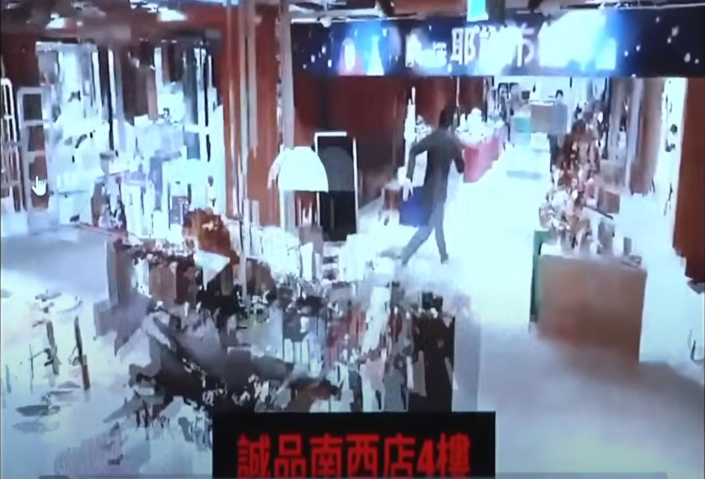 專案小組偵辦張文案,首次動用3D重建方式還原凶嫌軌跡,圖為模擬張文進入誠品南西在4樓的現場。(翻攝北檢直播畫面)