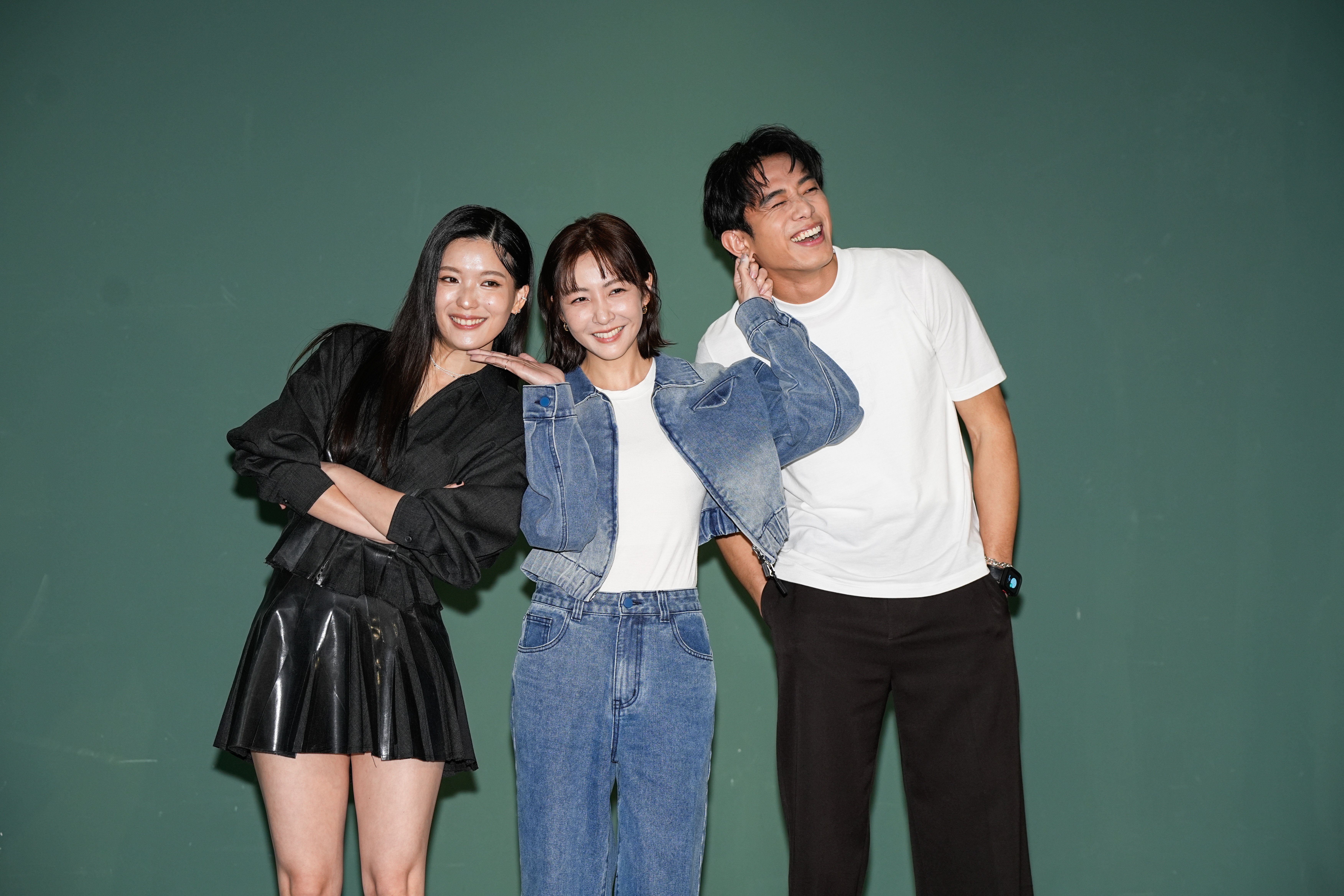 林雨葶飾演初孟軒與睦媄的老師。