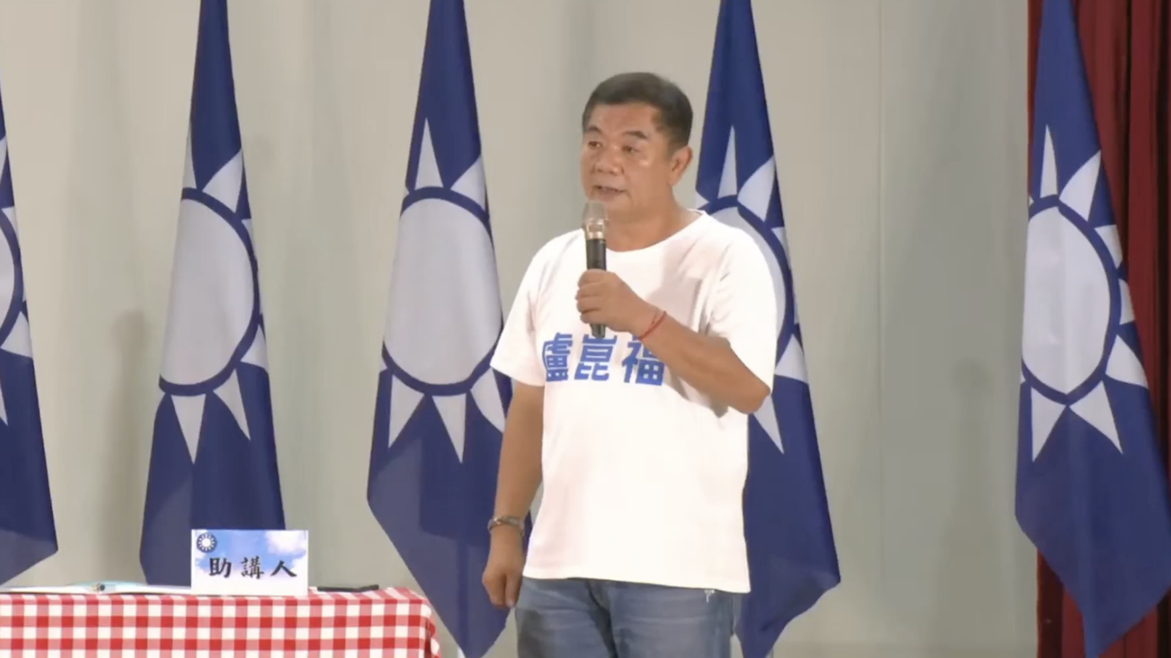 國民黨昨天在台南舉辦行動中常會，台南市議員盧崑福在過程中，直接當著黨主席鄭麗文的面前開轟。（翻攝自過民黨臉書）