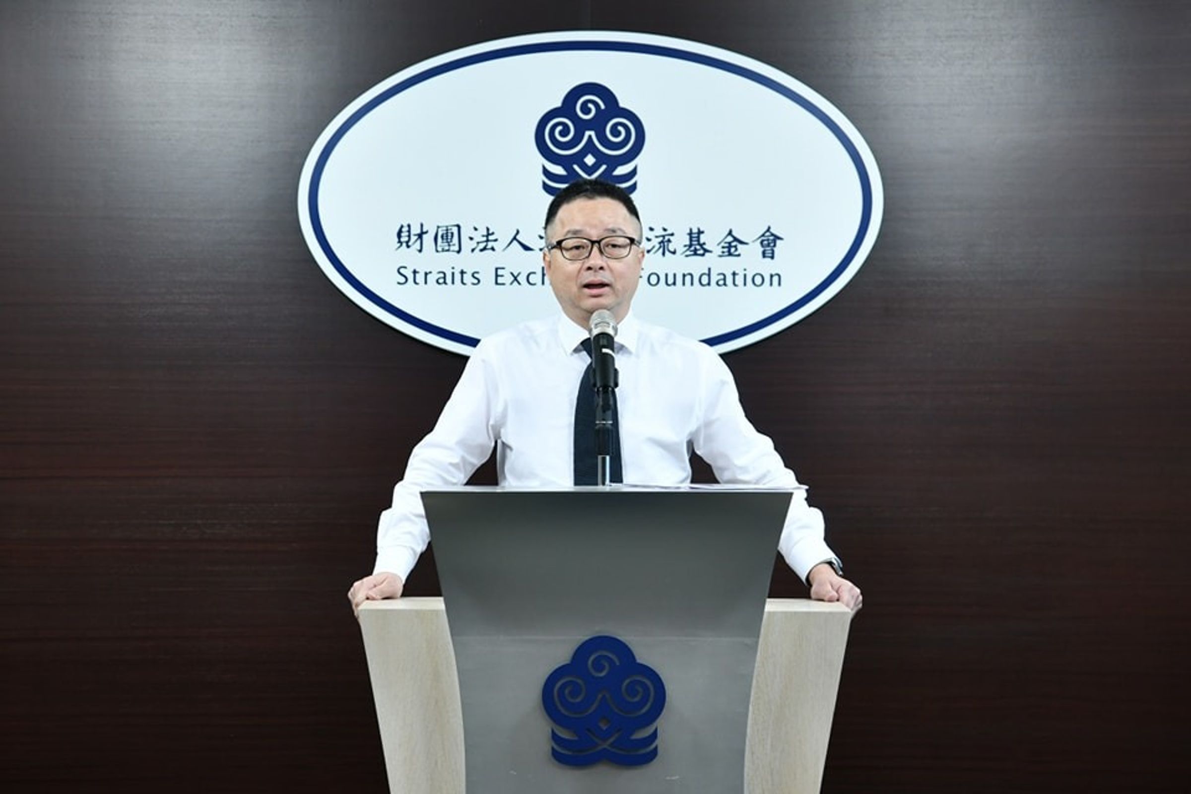 海基會祕書長羅文嘉表示，雖無法確認中共是否透過動員台商、陸配等團體介入罷免行動，但台灣不得不提防。（翻攝自海基會臉書）