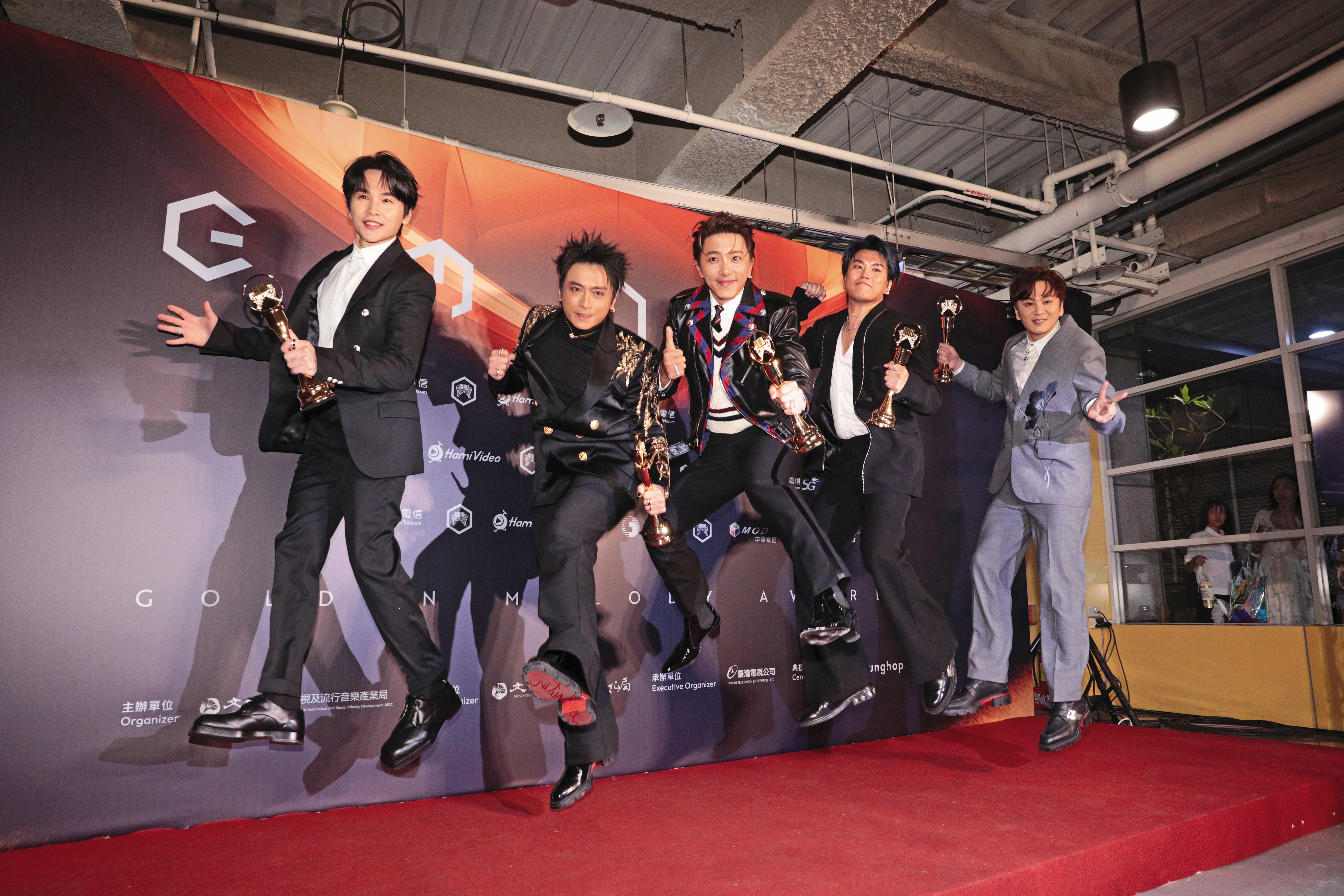 時隔20年再合體的Energy，以唱跳舞曲〈星期五晚上〉奪得第36屆金曲獎最佳年度歌曲肯定。