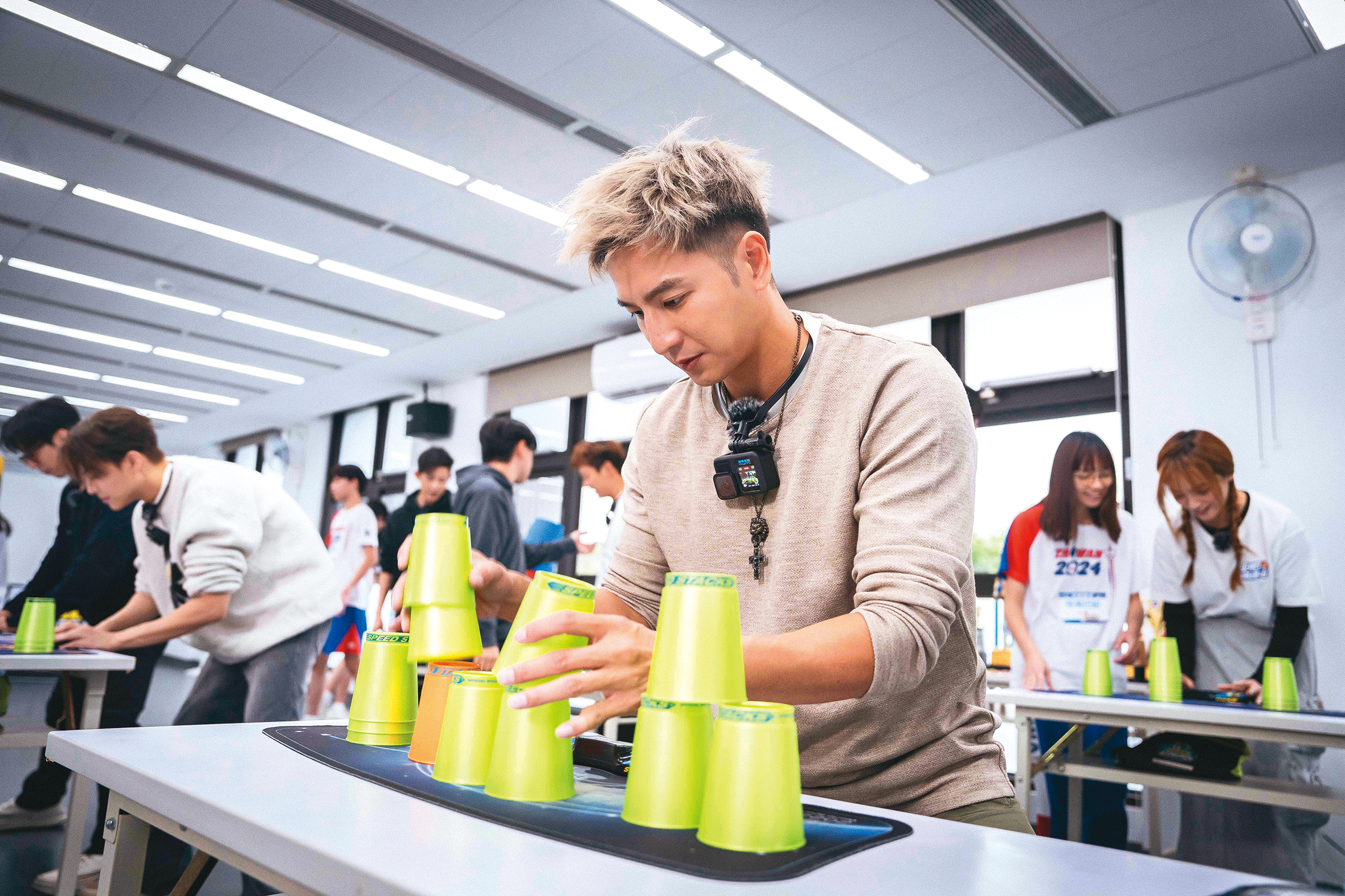 電視節目《來吧！哪裡怕》的賣點既是形形色色的關卡，也是主持人之間永無休止的垃圾話與默契。（TVBS提供）