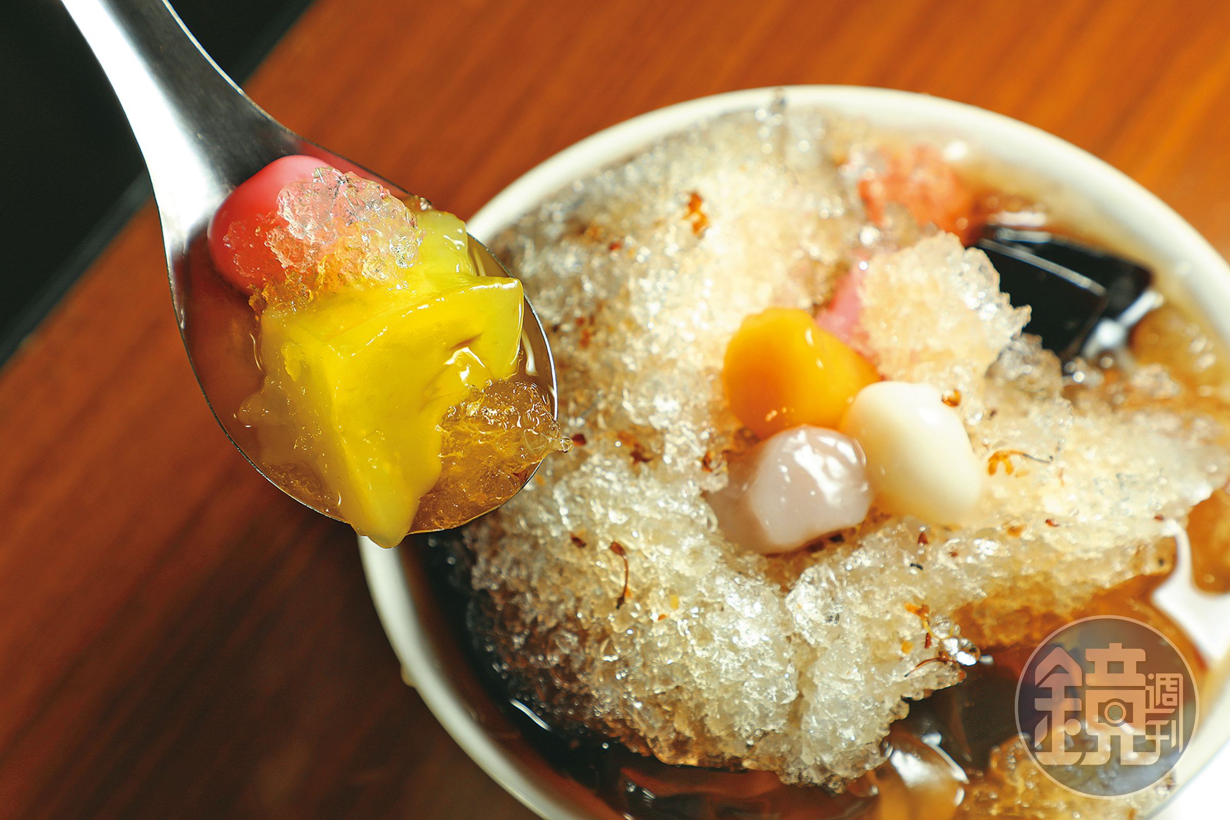 「古早味三種冰」可任選3種冰,加一種料多10元,推別推薦紅白湯圓、粉粿、芋圓與地瓜圓、仙草、愛玉。(圖中為70元/碗)