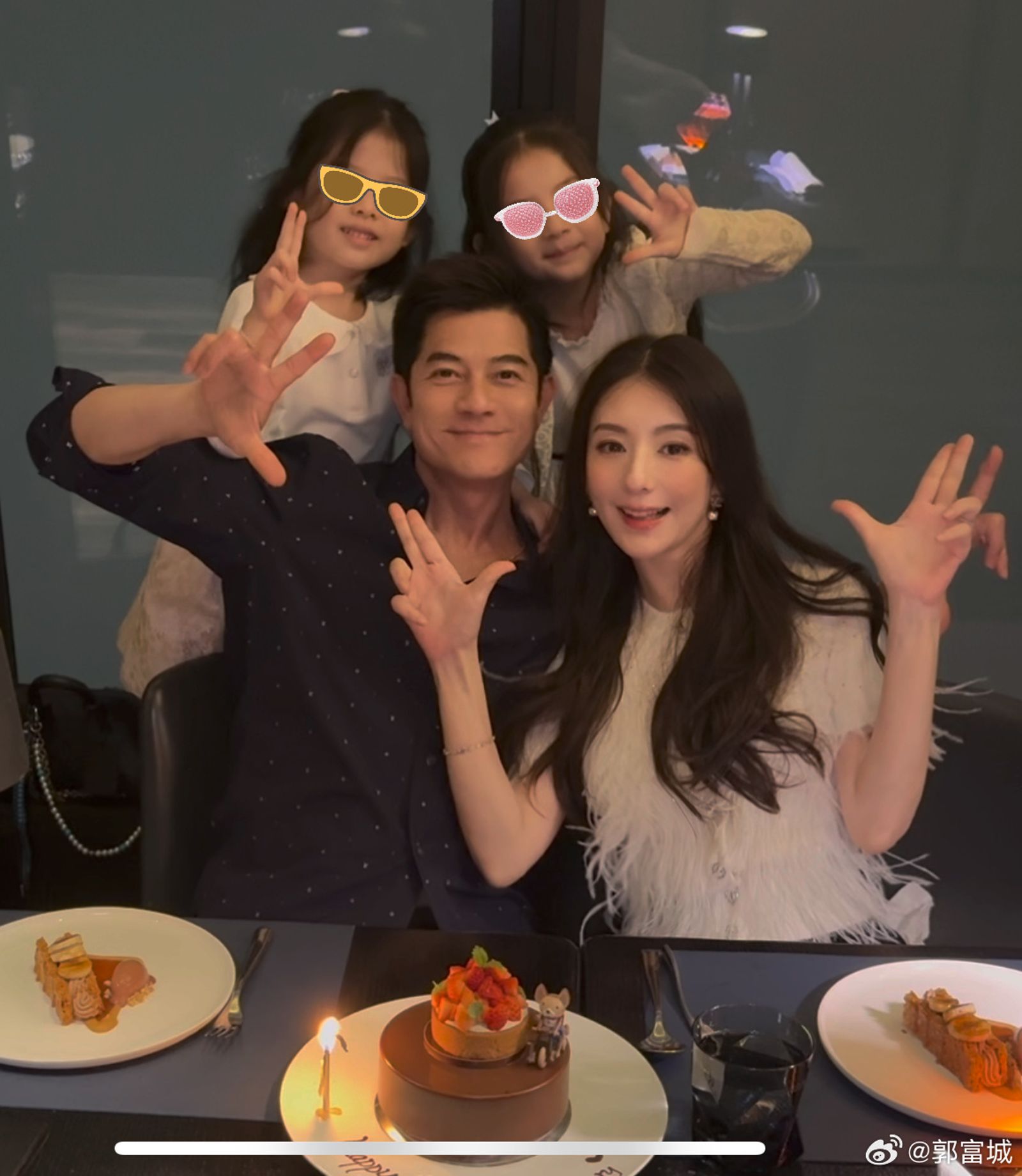 2017年郭富城與小22歲的老婆方媛結婚，最初外界並不看好這段婚姻，如今2人邁入婚姻第8年，且馬上要迎來第3個孩子。(郭富城微博)