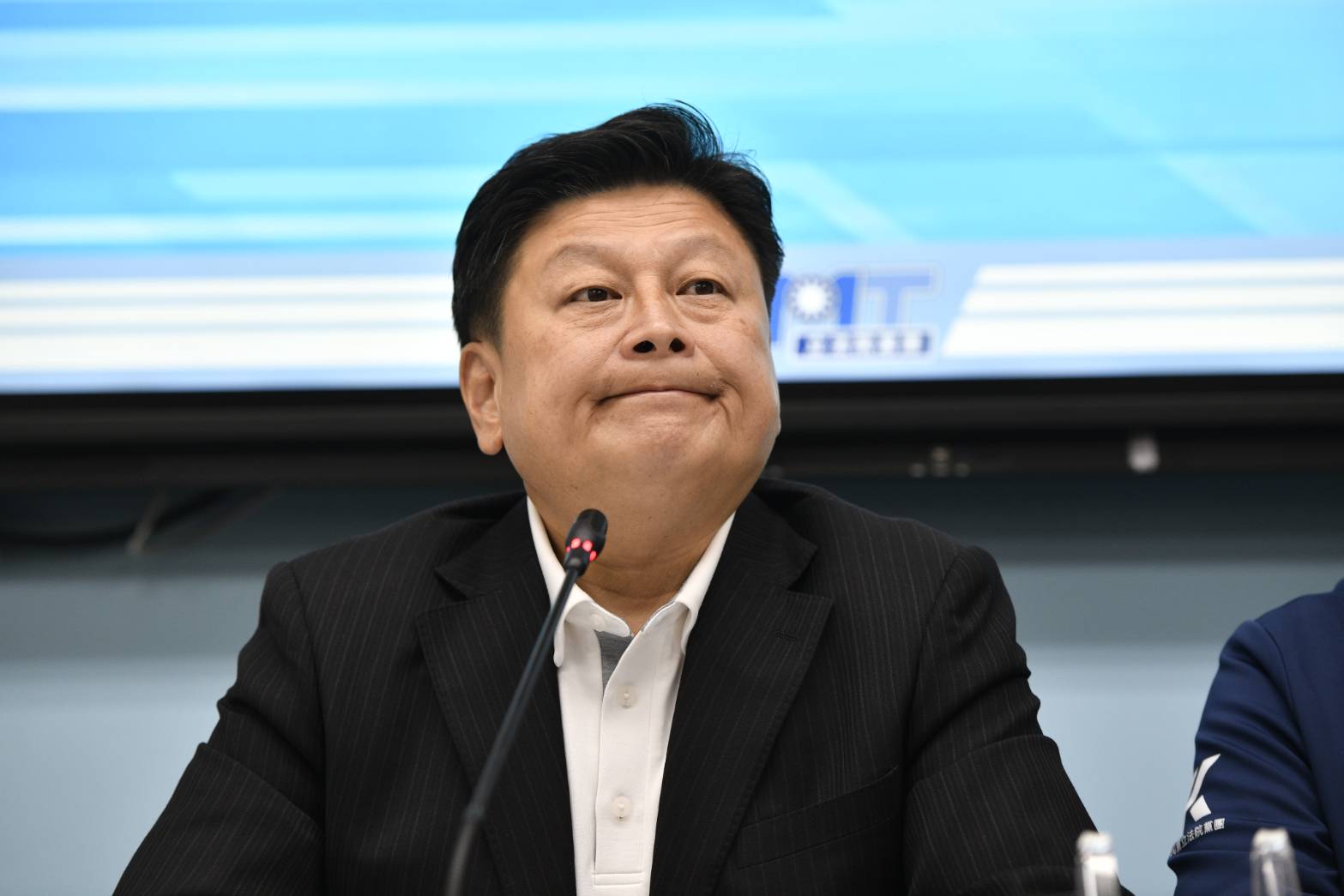 國民黨團總召傅崐萁今（8日）召開記者會拋出震撼彈，二度強調「沒有要對任何民進黨立委提罷免」。