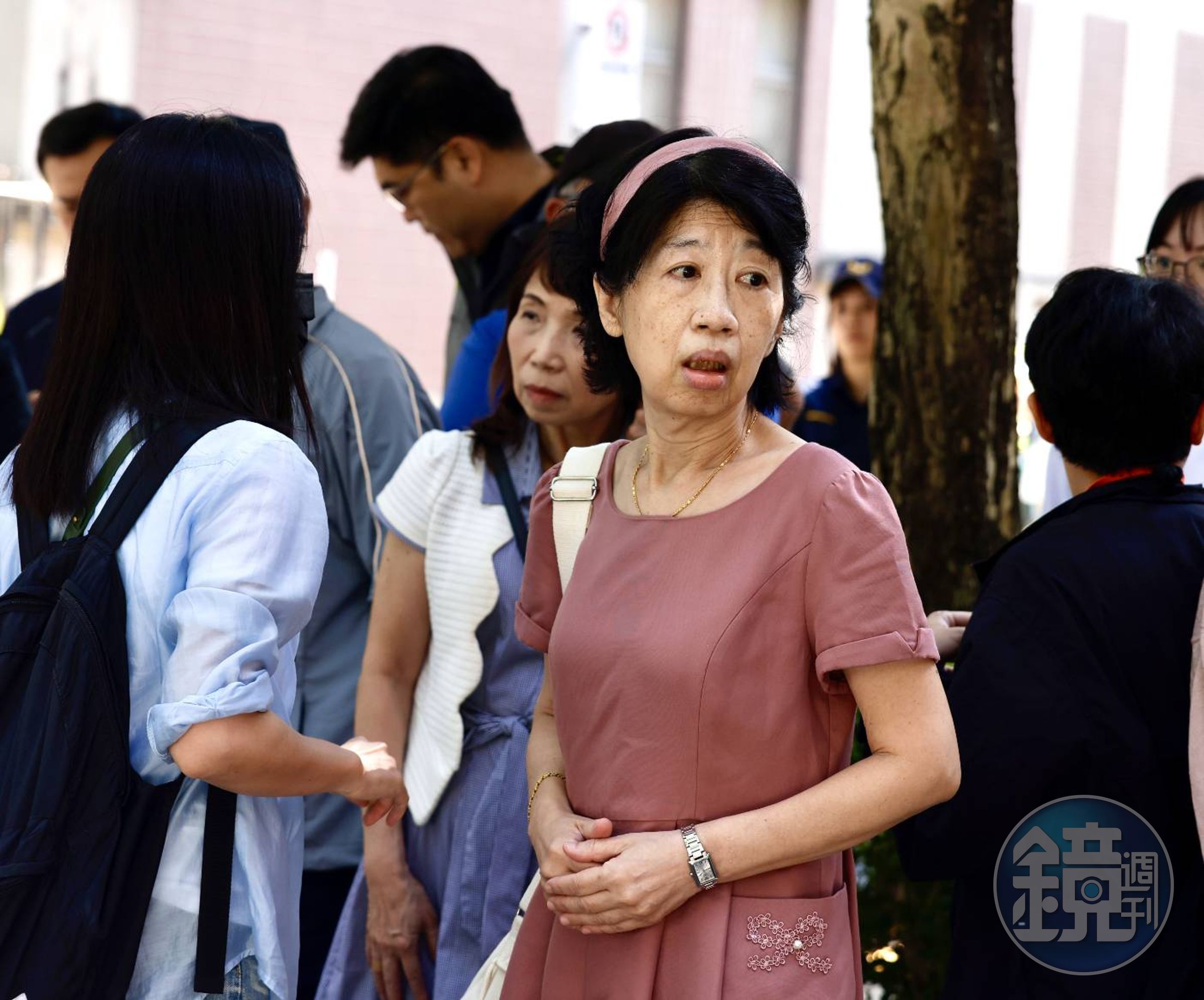 陳佩琪發文批評鍾小平獲得丈夫原諒後,出了北院馬上翻臉,稱考慮到藍白合才願意道歉,毫無誠意令她無法接受,揚言將再次提告鍾小平。