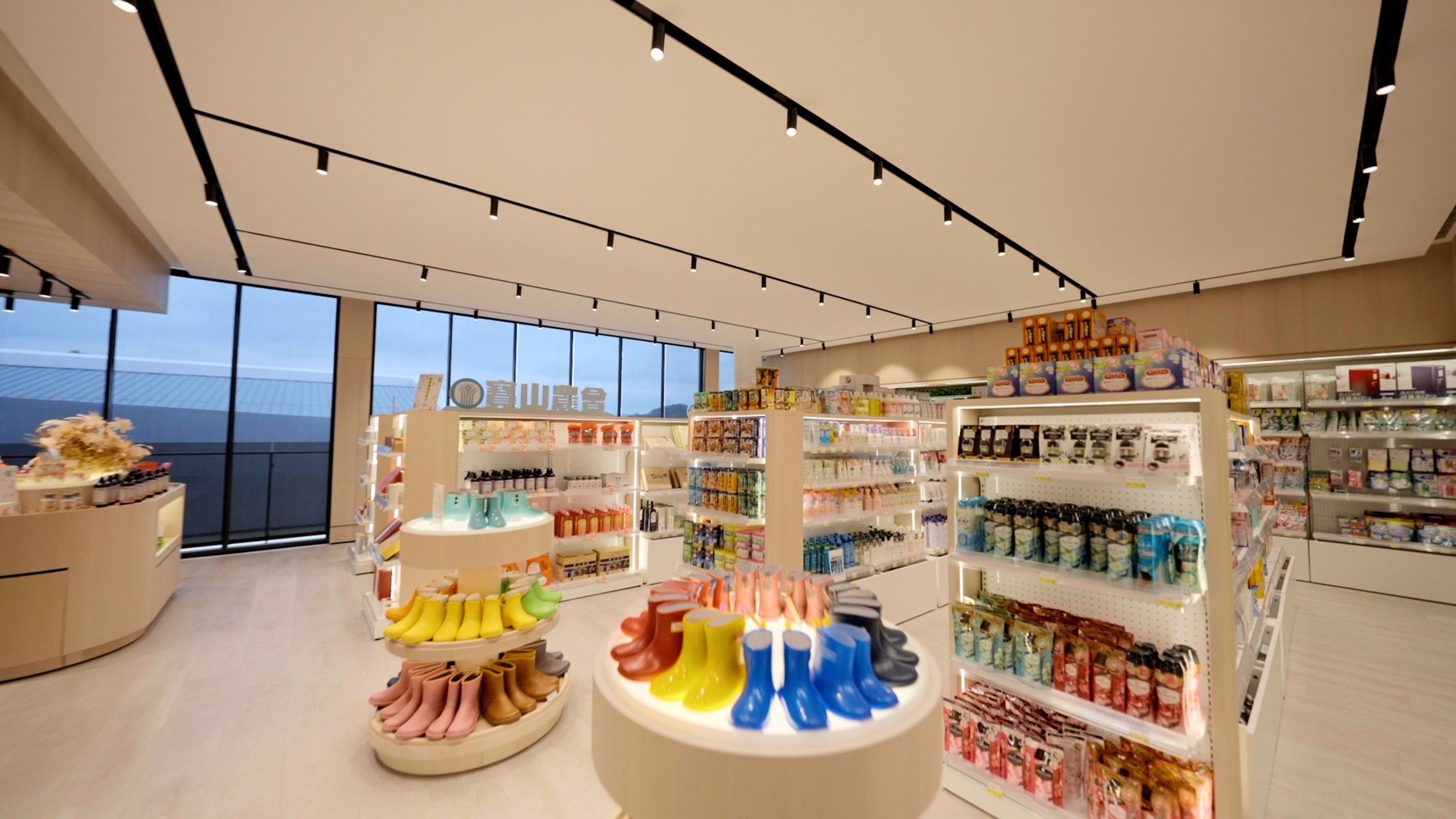 日製真品與寶山農會示範店搶先進駐「新竹帝寶」,共同打造全方位的生活機能。