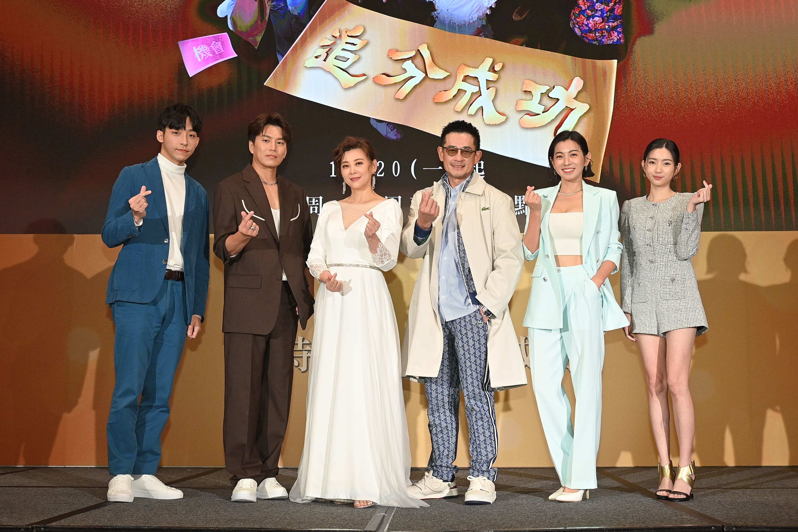 林玉書（右起）、米可白、柯叔元、方馨、蕭景鴻出席八點檔記者會。（台視提供）