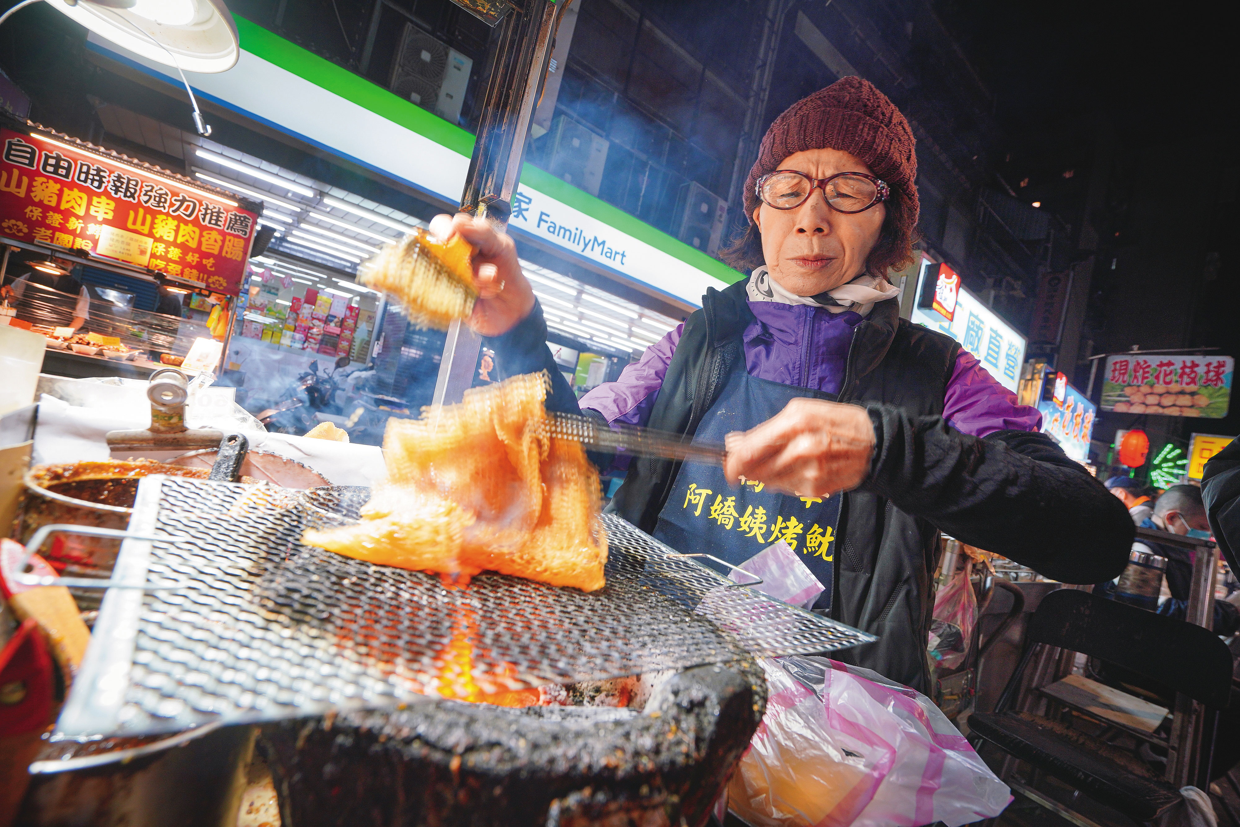 蔡月嬌開業數十年，每天工作超過12小時，至今仍親自顧攤。