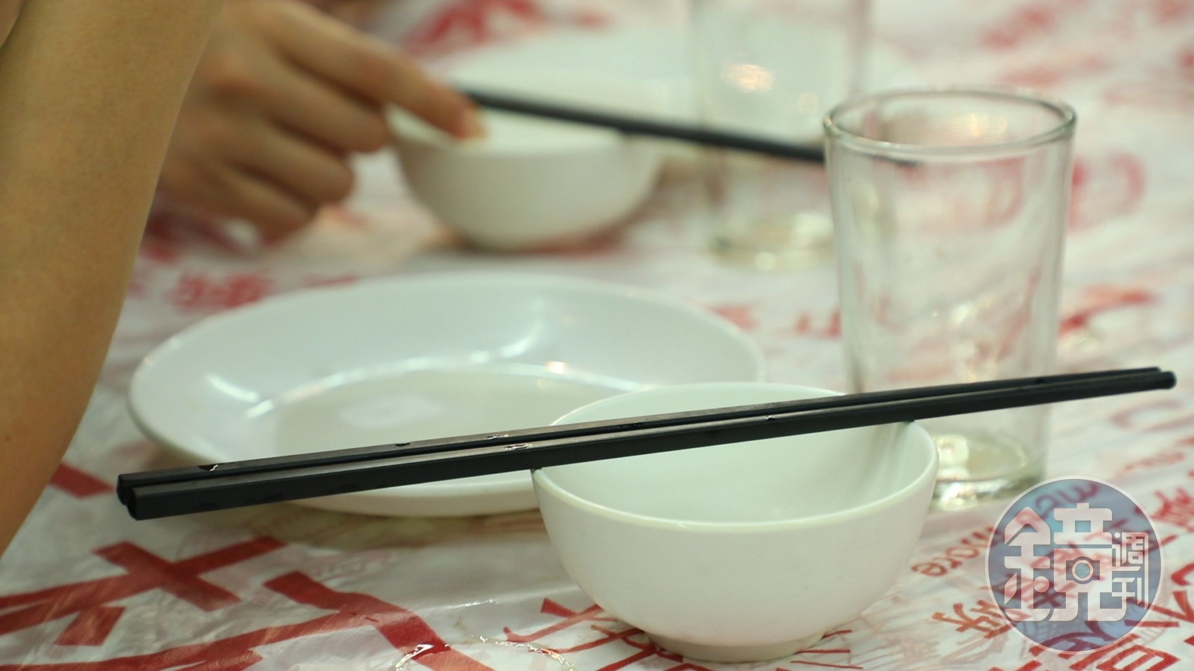 洗淨後的餐具乾淨溜溜，茶杯也就可以拿來喝茶享用了。