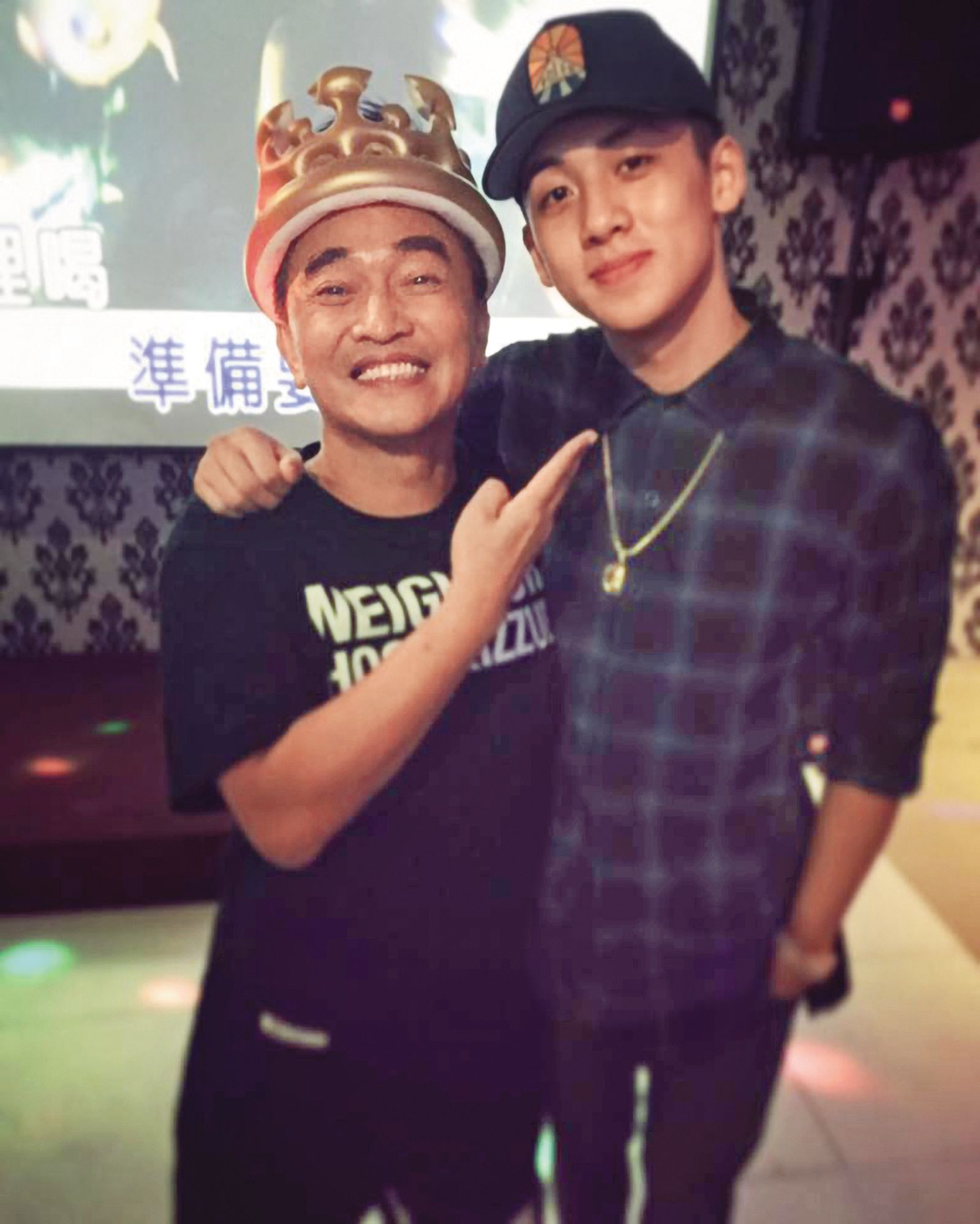 寶弟（右）首發創業作，就是幫吳宗憲（左）辦10場巡演。（翻攝自葛兆恩寶弟臉書）