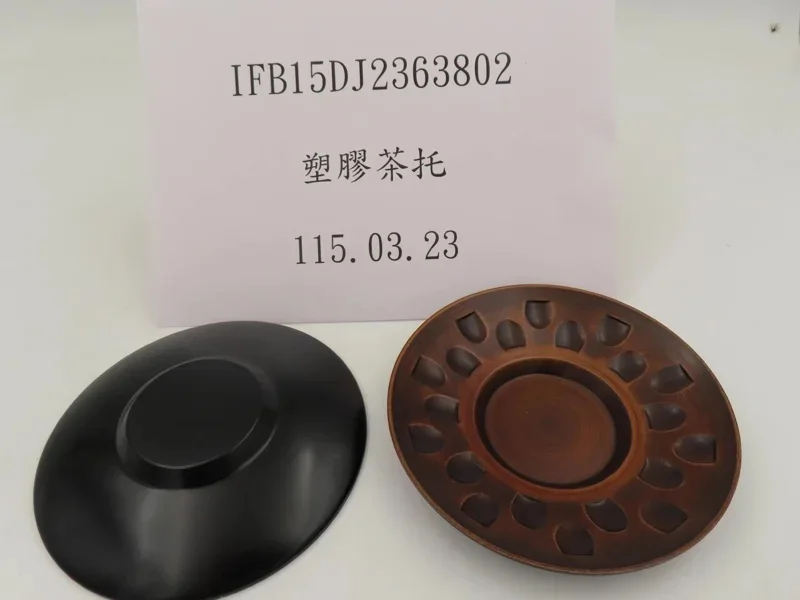 日本高級壽司名店「金澤美味壽司」也有一批自日本進口的塑膠茶托被驗出高錳酸鉀消耗量13ppm。(食藥署提供)
