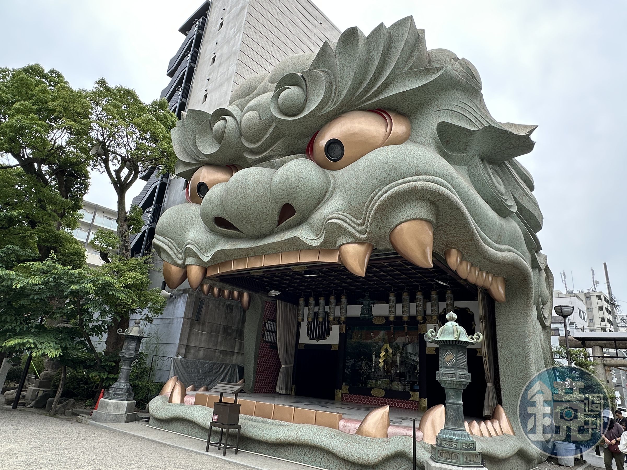 難波八阪神社最著名的標誌就是巨大獅子頭神殿。