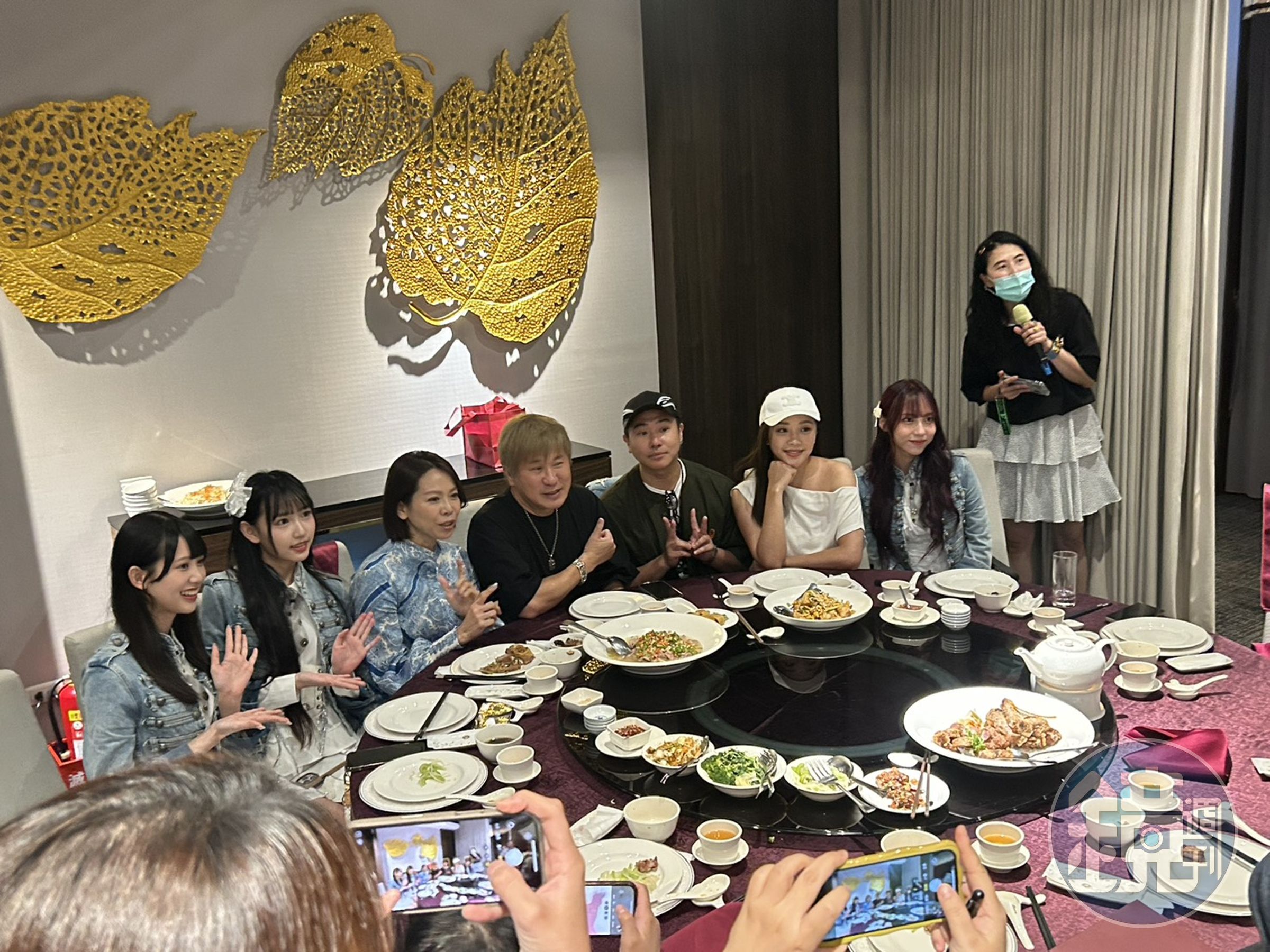 《鑽石舞台之夜》將在8月初移師台中登場,胡瓜今與子弟兵歐弟等人出席媒體餐敘。