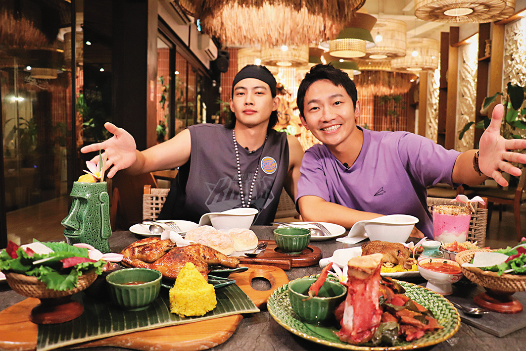 張庭瑚（左）和蔡昌憲（右）主持的《拜託了！廚神》，是主打外景料理的實境節目。（東森超視提供）