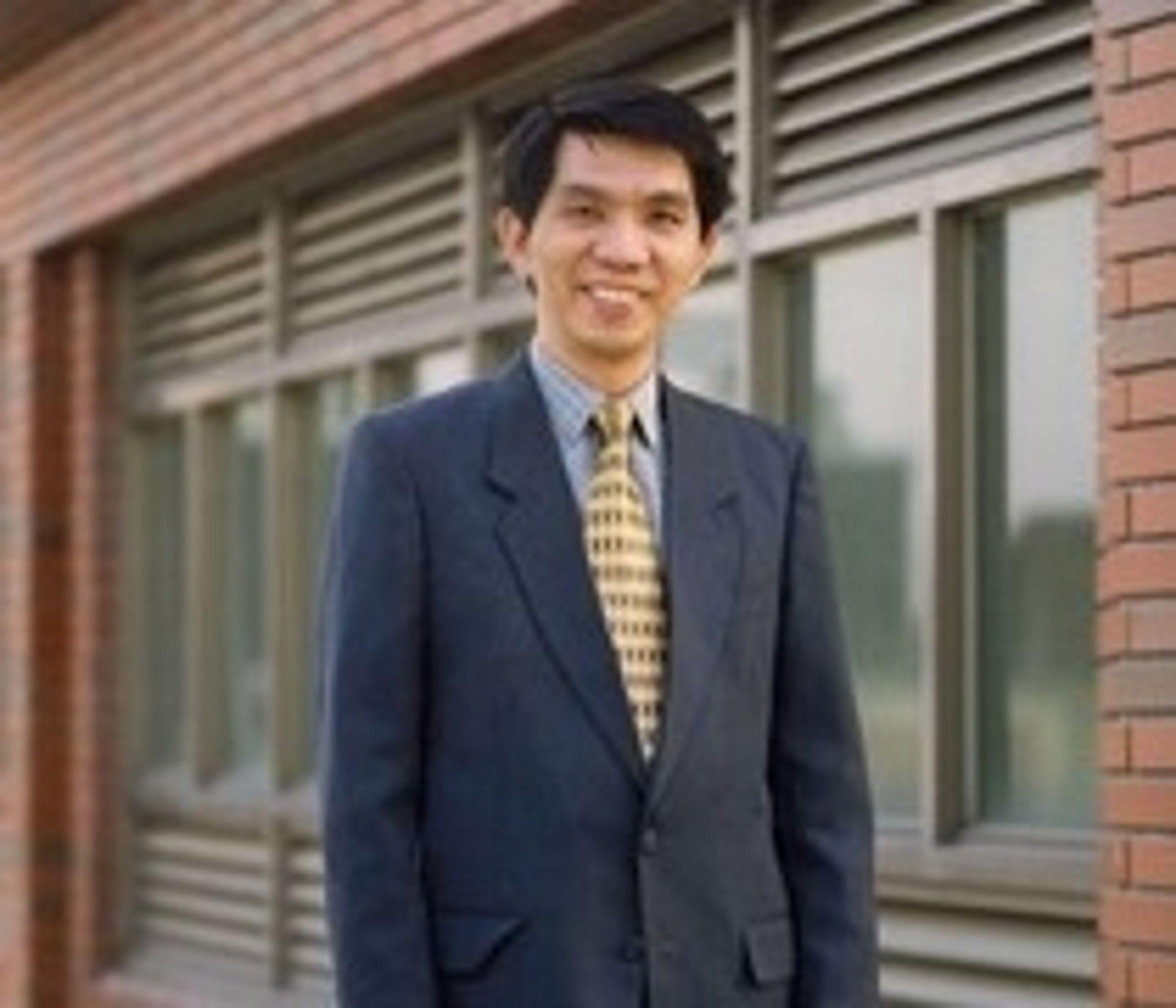 長榮大學教授黃泰林分析，透過合理的收費制度調整、兼顧長期發展與旅客負擔，能減輕重大建設籌措資金的財務壓力，協助桃園機場往頂級標竿機場邁進。