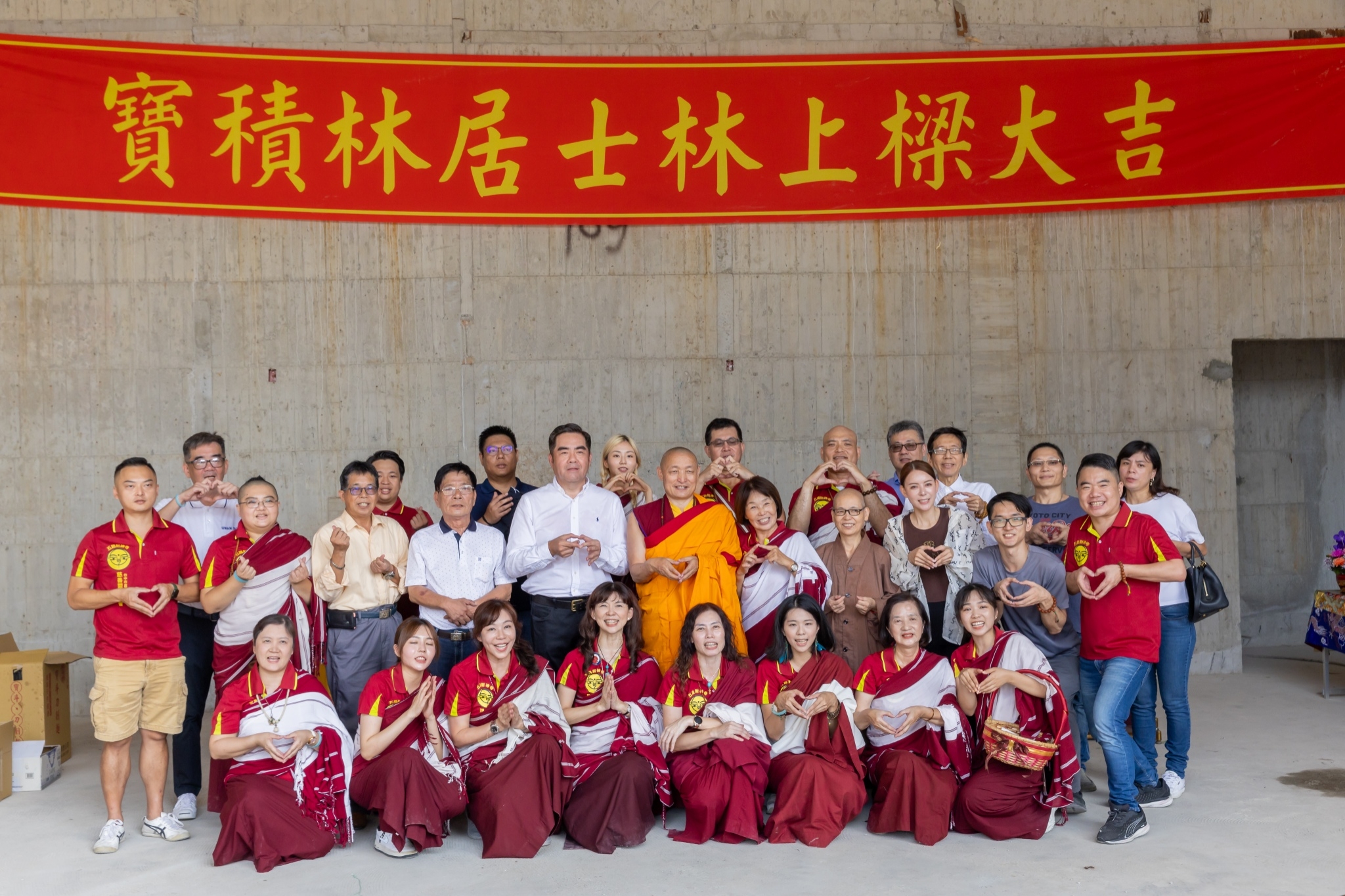 誠蓮曲佩仁波切主持寶積林居士林上樑典禮。（寶積林提供）